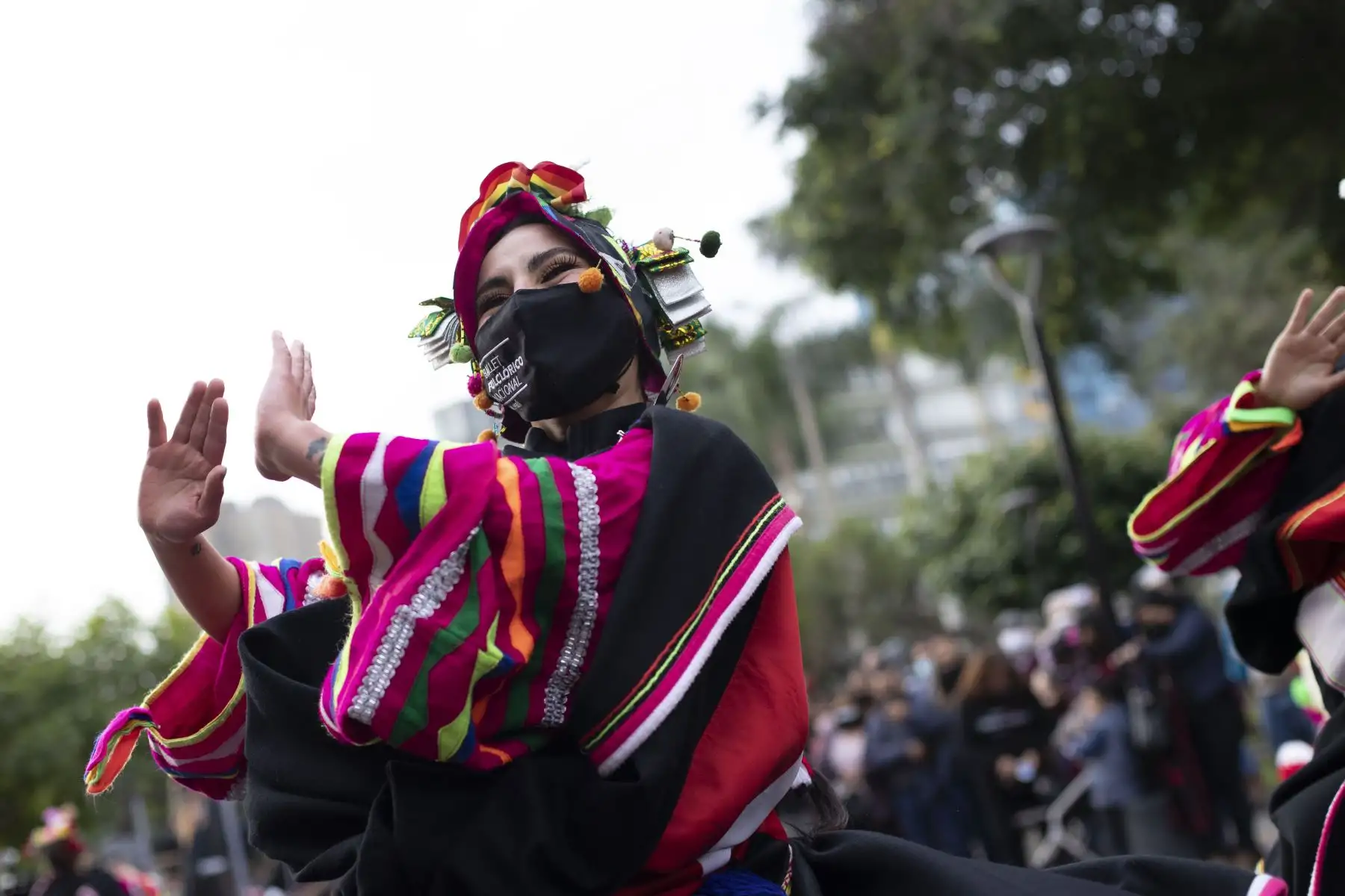 Ministro de Cultura, Ciro Gálvez acompañado del Alcalde de Miraflores, Luis Molina y representantes del ministerio de Defensa participaron del pasacalle “Construyendo una Cultura de Paz”. Comparsas de organizaciones culturales desfilaron por la avenida Larco y alrededores del distrito de Miraflores, e hicieron una parada en la Fuente del Paseo de la Solidaridad en la calle Tarata como parte del homenaje por el Día Internacional de La Paz. Foto: ANDINA/Carla Patiño