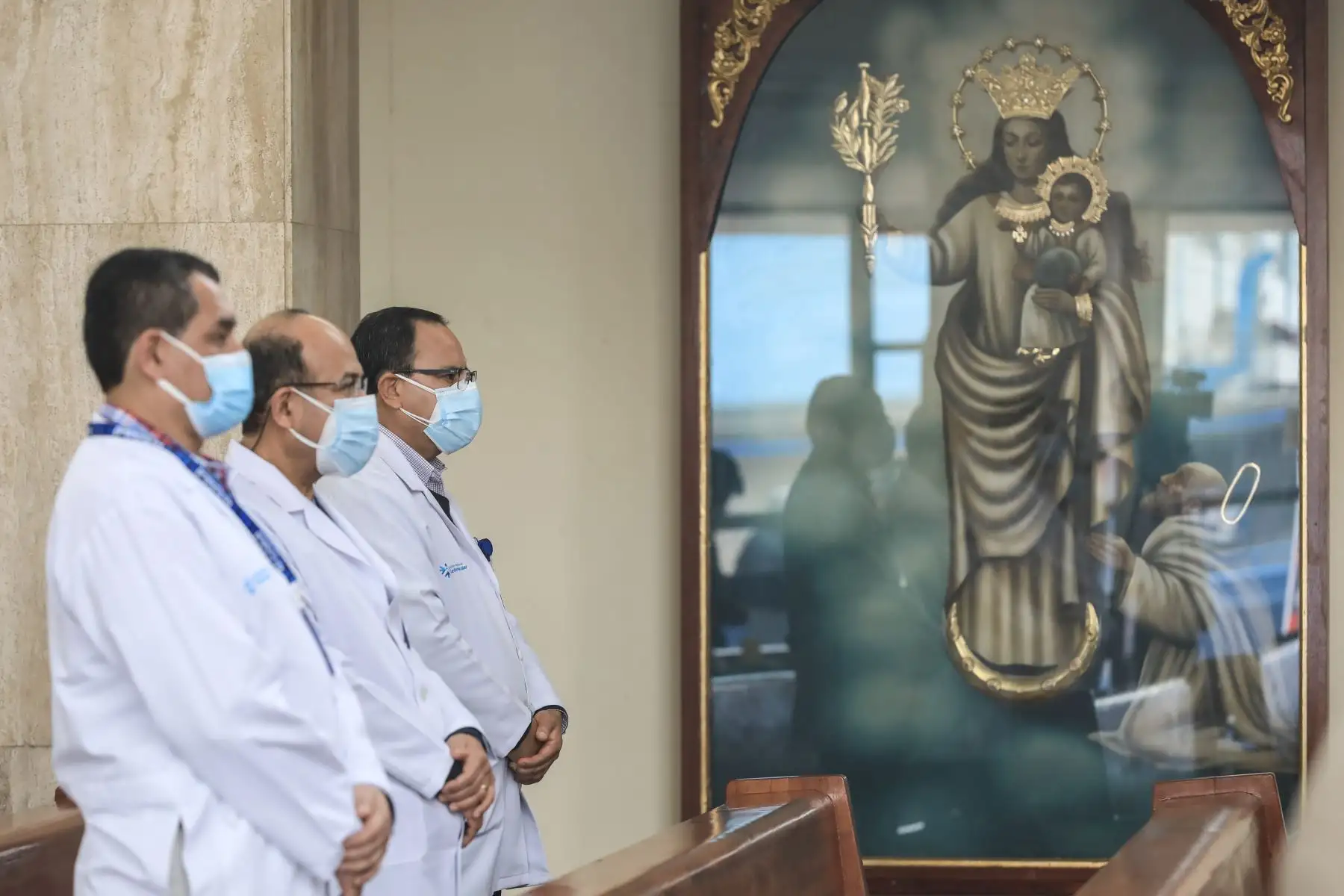 Misa por la Semana del Donante de Órganos y Tejidos. EsSalud realizó exitosos trasplantes durante la pandemia, que se lograron gracias a las familias que respetaron la voluntad de sus seres queridos de donar órganos y tejidos para que otras personas sigan viviendo. Foto: EsSalud