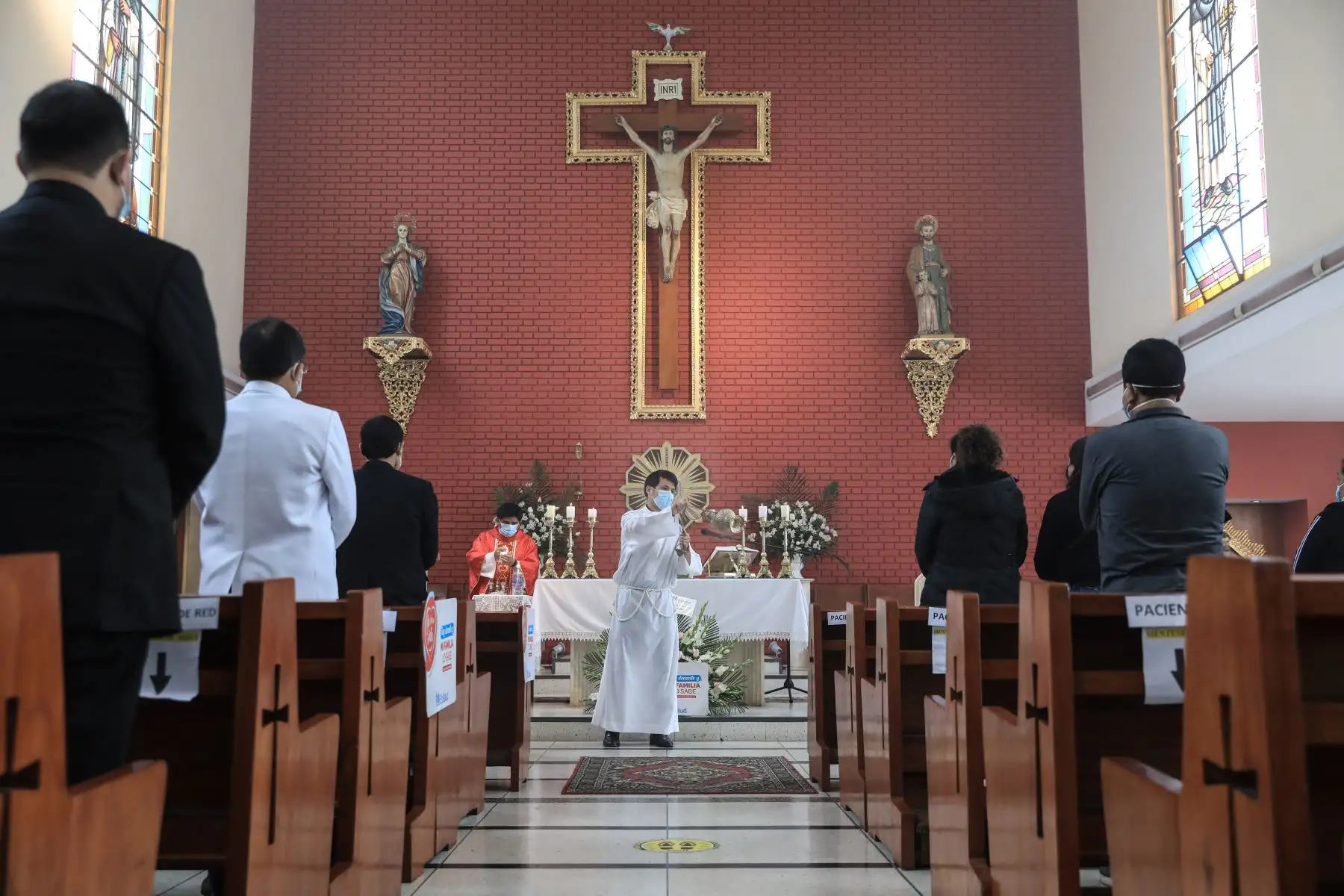 Misa por la Semana del Donante de Órganos y Tejidos. EsSalud realizó exitosos trasplantes durante la pandemia, que se lograron gracias a las familias que respetaron la voluntad de sus seres queridos de donar órganos y tejidos para que otras personas sigan viviendo. Foto: EsSalud