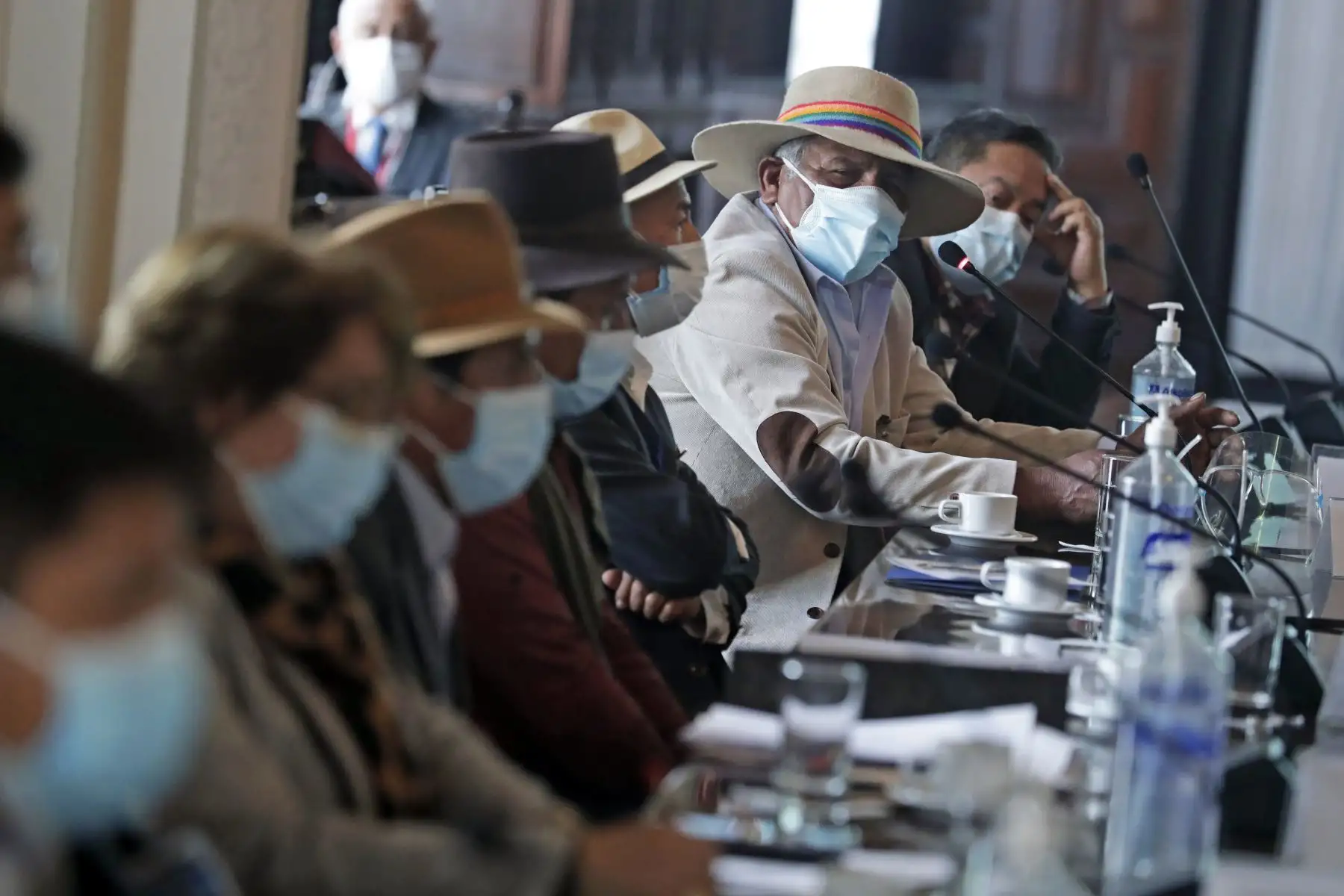 Vicepresidenta Dina Boluarte, acompañada del ministro de Producción, Yván Quispe, y del ministro de Agricultura y Riego, Victor Mayta, se reunió con gremios camelicultores en Palacio de Gobierno. Foto: ANDINA/Prensa Presidencia