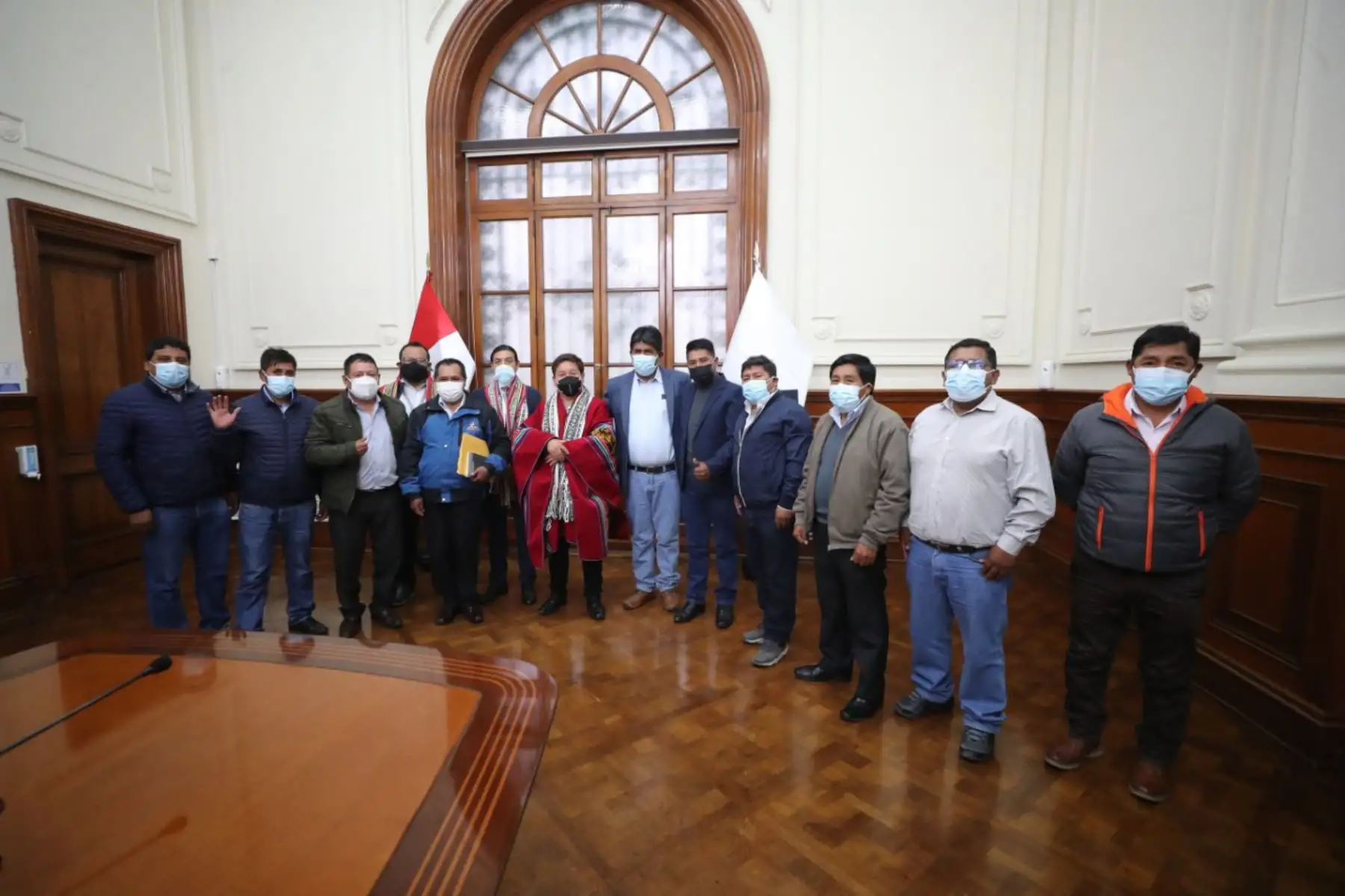 El titular de la PCM, Guido Bellido, se reunió con alcaldes de la provincia de Espinar (Cusco) para conocer los avances de los proyectos prioritarios en esta jurisdicción y sus requerimientos para ser concluidos con celeridad. Foto: PCM