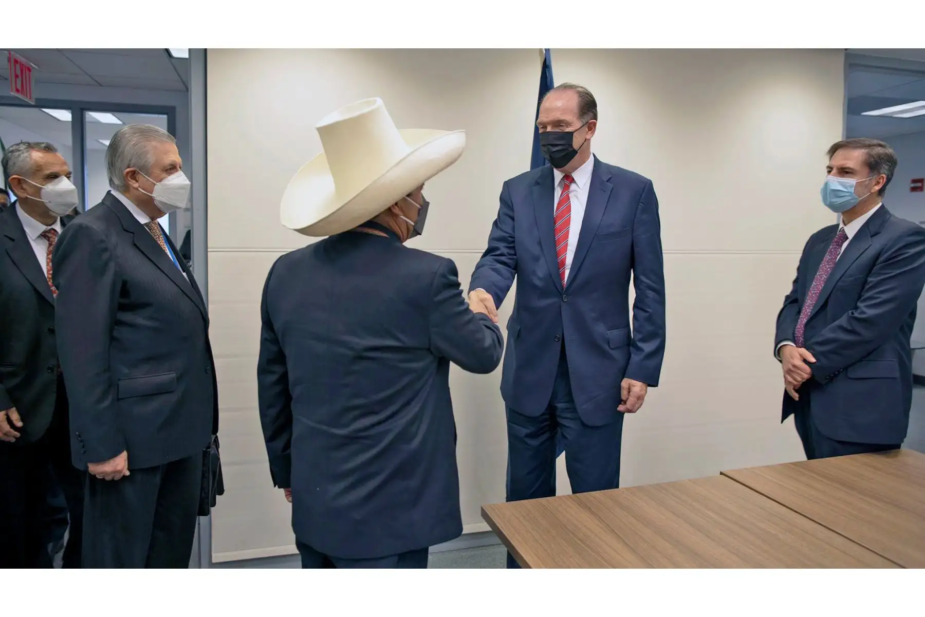 El mandatario Pedro Castillo se reunió con el presidente del Banco Mundial, David Malpass, con quien trató la importancia de la reactivación económica inclusiva, el apoyo a los más vulnerables, la promoción del crecimiento y la gestión macroeconómica con carácter social. Foto: ANDINA/Prensa Presidencia