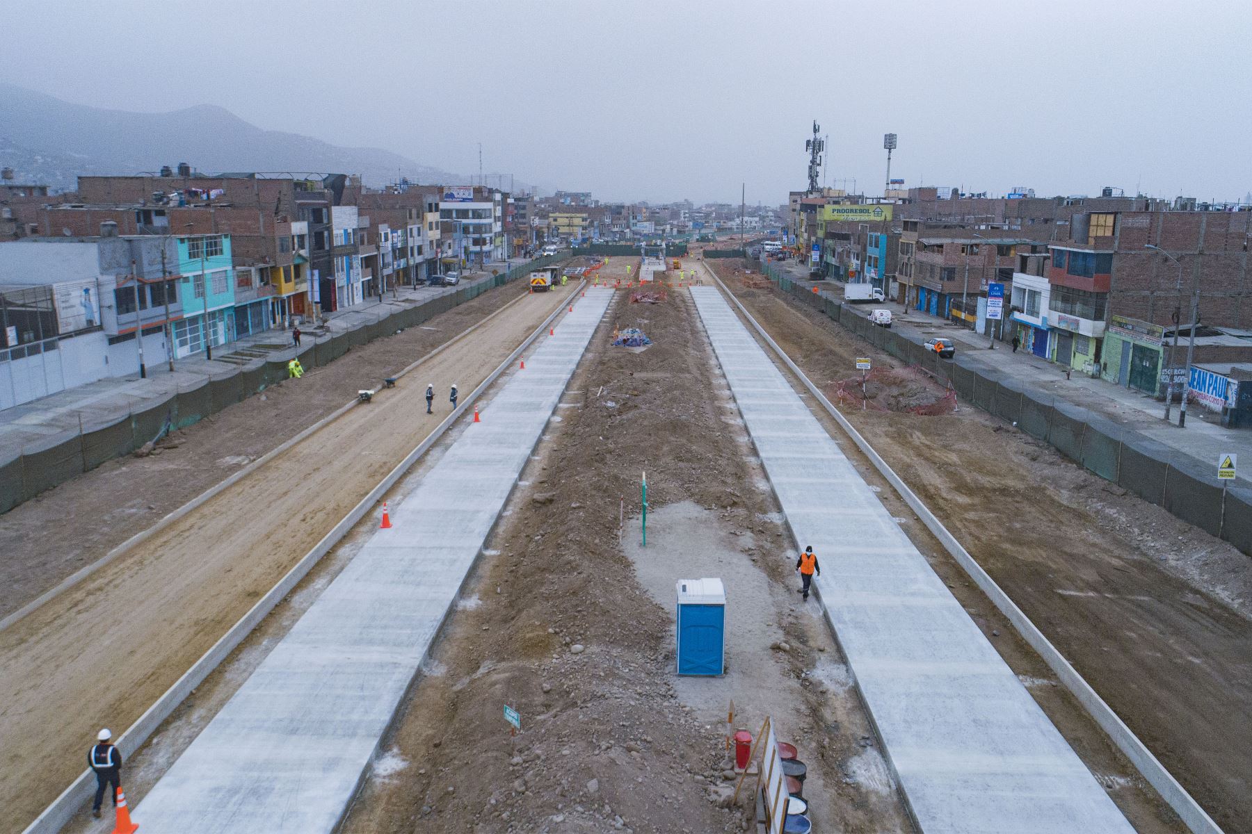 Alcalde de Lima, Jorge Muñoz supervisa inicio de montaje de nuevas estaciones de la ampliación norte del metropolitano. Foto: MML