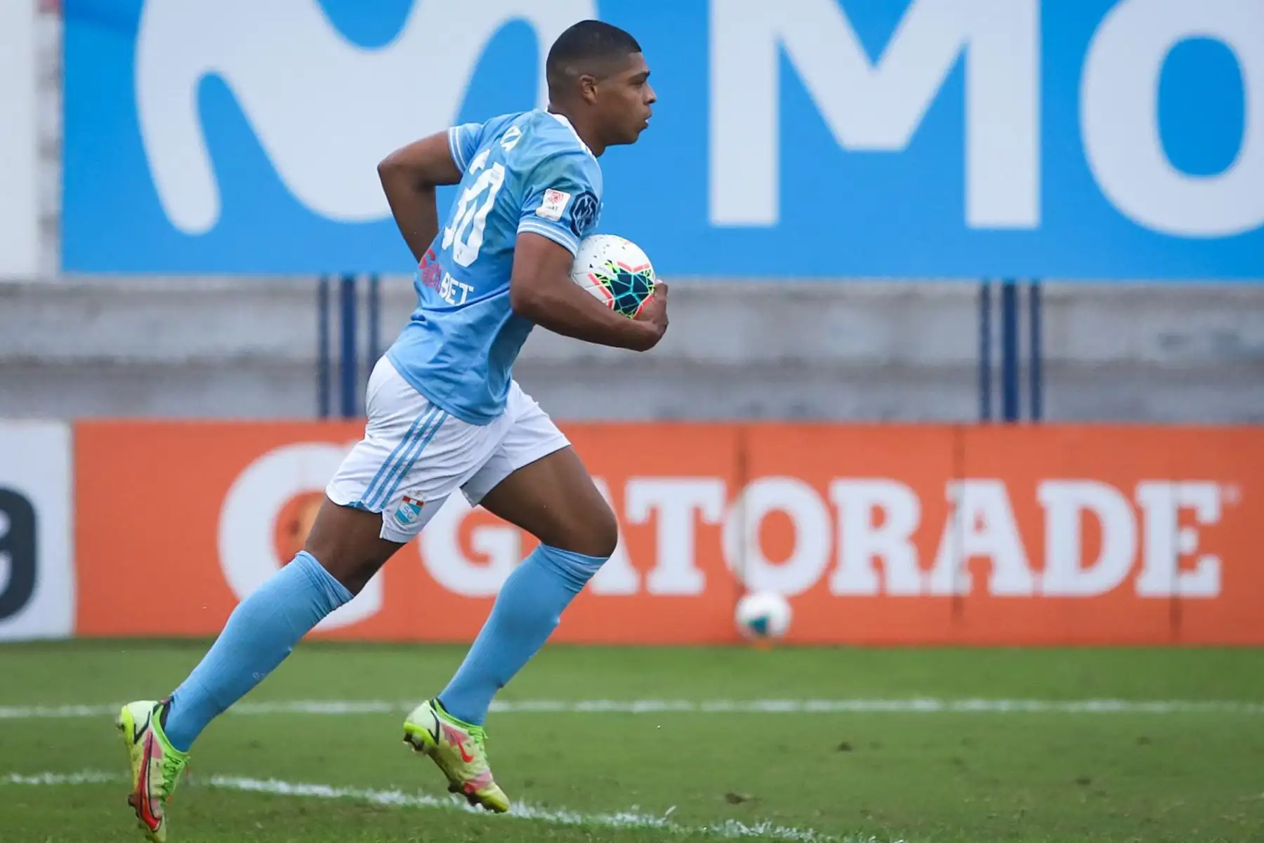 Percy Liza (79’) anota el descuento para los celestes. Carlos Manucci derrota 3-1 a Sporting Cristal por la Fase 2 de la Liga 1. Foto: FPF