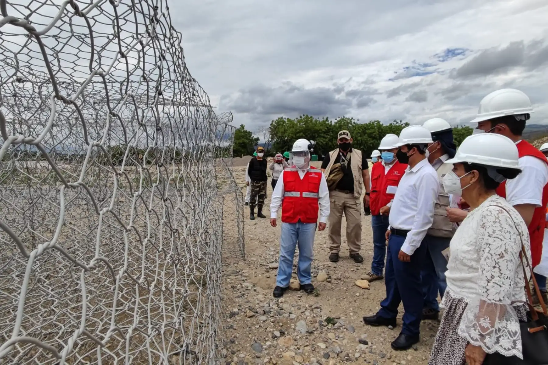 El contralor general de la República, Nelson Shack Yalta, se reunió con autoridades del Gobierno Regional de Amazonas y de las municipalidades provinciales de Chachapoyas, Luya-Lamud y Utcubamba, a quienes informó sobre la realización del megaoperativo de control Amazonas, con el cual cientos de auditores intervendrán a todas las entidades públicas de la región. Foto: Contraloría