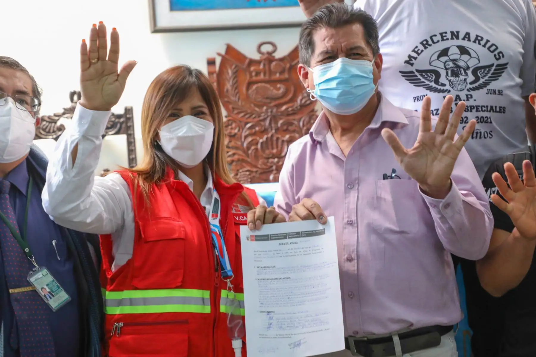Acompañada de un equipo técnico del Ministerio de Transportes y Comunicaciones (MTC), la viceministra de Transportes, Verónica Cáceres, inspeccionó las zonas de Paracas y Santa Cruz de Villacurí, en la región Ica, con la finalidad de atender las demandas de la población en torno a la seguridad vial en el tercer tramo de la autopista Panamericana Sur, a cargo de la Concesionaria Vial del Perú S.A. Foto: MTC