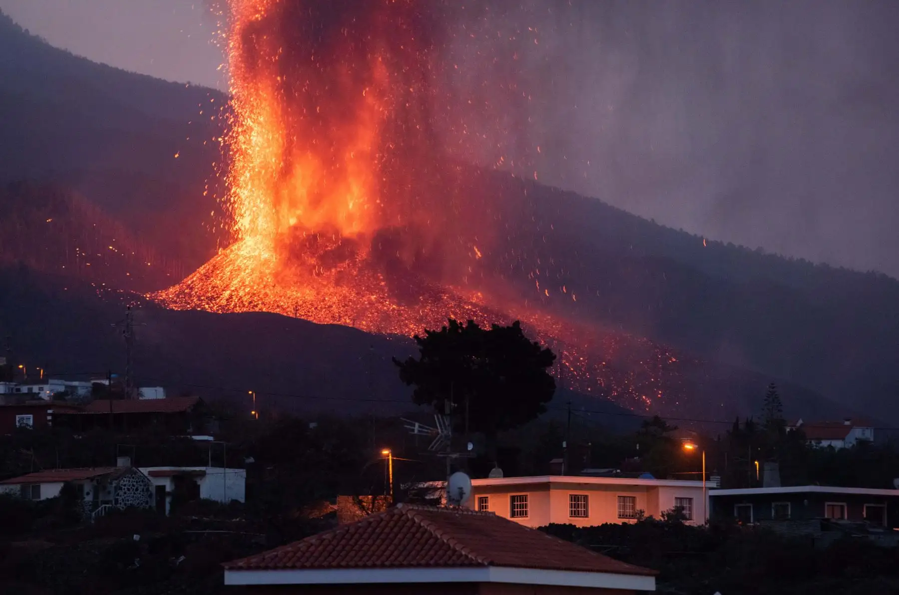 La erupción que comenzó el domingo en La Palma comienza este jueves su quinto día de actividad.
 Foto: EFE