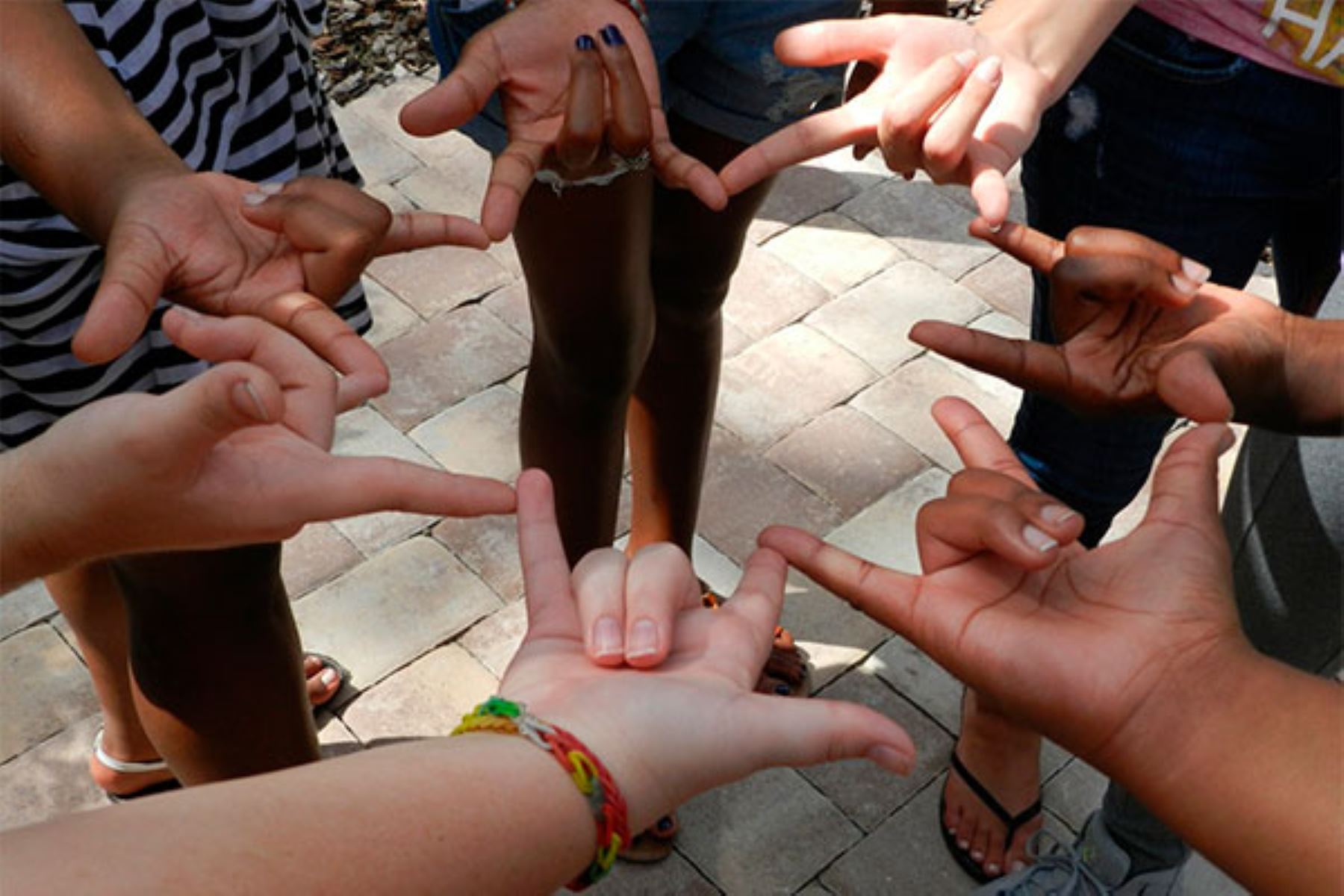 El programa “Señas Que Conectan” de Entel cuenta con 53 colaboradores capacitados en lengua de señas peruanas en 12 ciudades a nivel nacional. ANDINA/Difusión