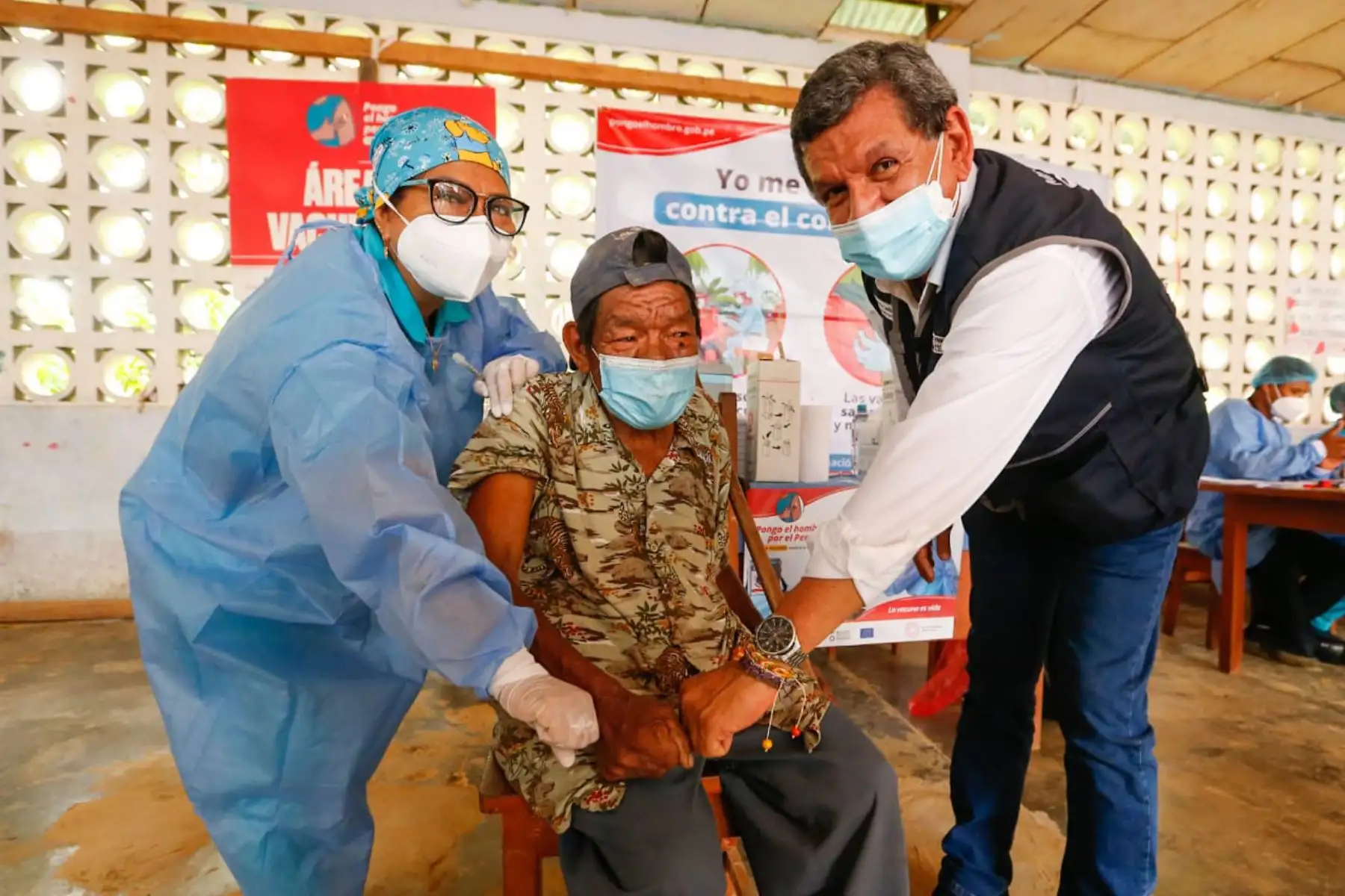 Ministerio de Salud, bajo su estrategia Vamos a tu encuentro, el proceso de vacunación a los ciudadanos, buscando activamente personas con primera o segunda dosis pendiente para cerrar la brecha de los no inoculados.
Foto: Minsa
