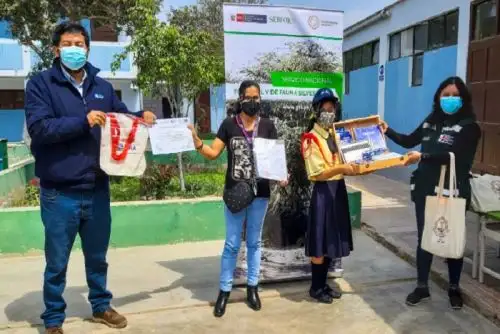 Los estudiantes presentaron historias creativas sobre la conservación de los animales silvestres de la región, como el pelícano peruano (Pelecanus thagus), golondrina de mar de collar (Hydrobates hombyi), pingüino de Humboldt (Spheniscus humboldti) y tortuga pico de loro (Lepidochelys olivacea).