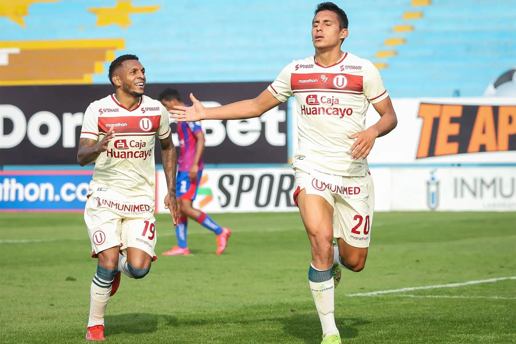 El futbolista Álex Valera de Universitario de Deportes  celebra su gol anotado ante el club Alianza UDH durante el partido de la fecha 12 de la Liga 1 en el estadio Alberto Gallardo. F
oto: @LigaFutProf El futbolista Álex Valera de Universitario de Deportes  celebra su gol anotado ante el club Alianza UDH durante el partido de la fecha 12 de la Liga 1 en el estadio Alberto Gallardo. F
oto: @LigaFutProf