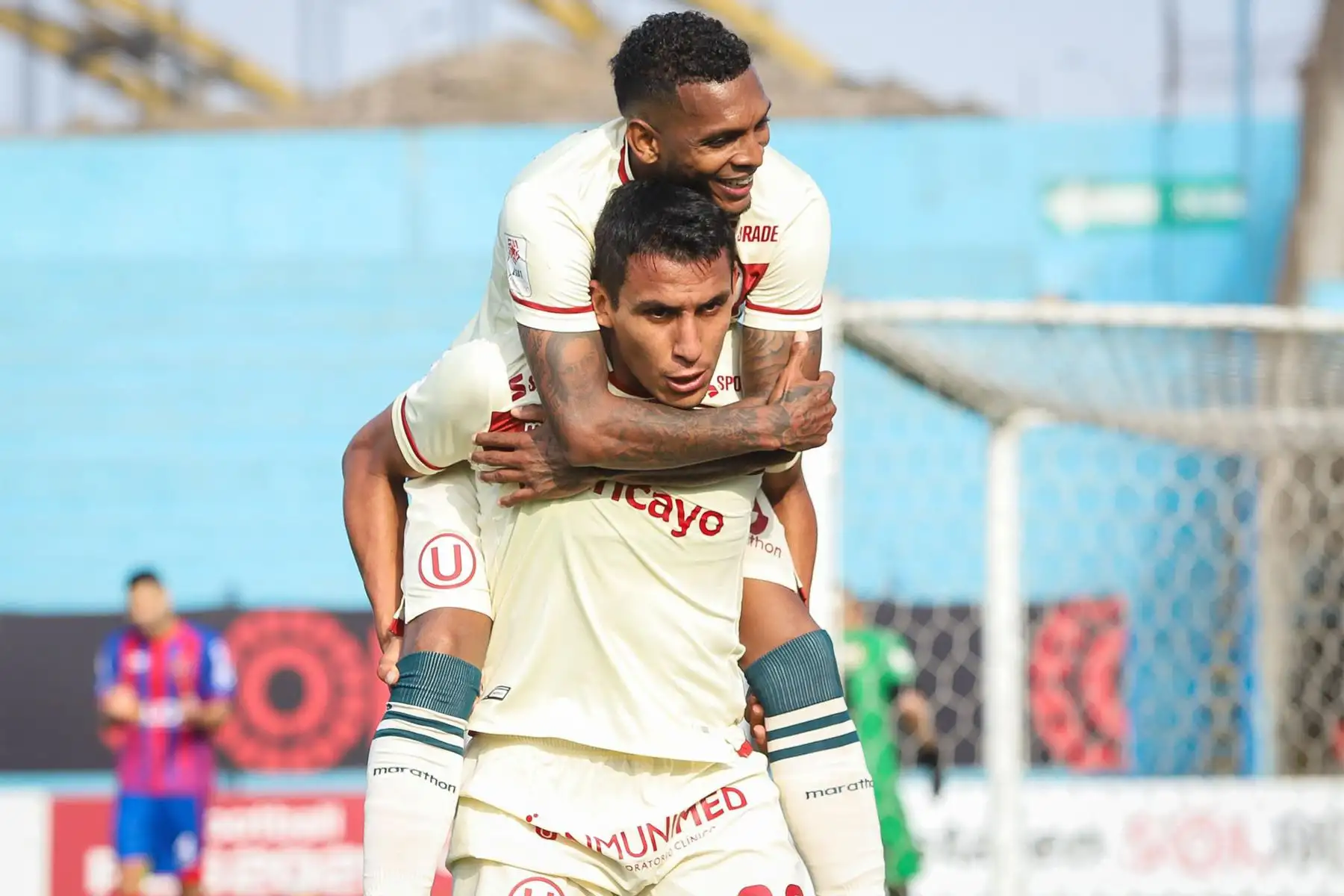El futbolista Álex Valera de Universitario de Deportes  celebra su gol anotado ante el club Alianza UDH durante el partido de la fecha 12 de la Liga 1 en el estadio Alberto Gallardo. F
oto: @LigaFutProf El futbolista Álex Valera de Universitario de Deportes  celebra su gol anotado ante el club Alianza UDH durante el partido de la fecha 12 de la Liga 1 en el estadio Alberto Gallardo. F
oto: @LigaFutProf
