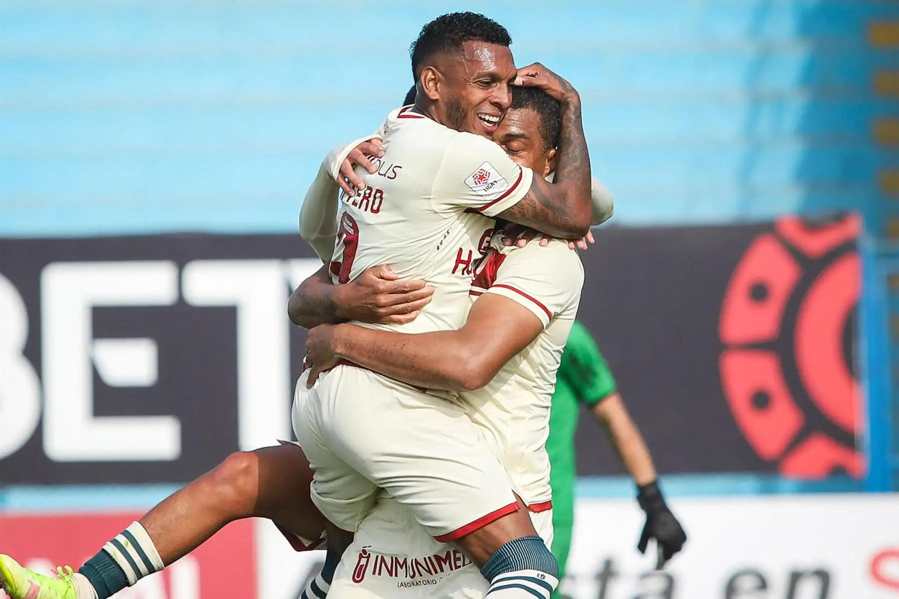 El futbolista Nelinho Quina de Universitario de Deportes  celebra su gol anotado ante el club Alianza UDH durante el partido de la fecha 12 de la Liga 1 en el estadio Alberto Gallardo. F
oto: @LigaFutProf El futbolista Nelinho Quina de Universitario de Deportes  celebra su gol anotado ante el club Alianza UDH durante el partido de la fecha 12 de la Liga 1 en el estadio Alberto Gallardo. F
oto: @LigaFutProf