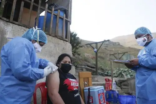 En el Perú, 10 millones 372,349 personas ya se aplicaron la segunda dosis de la vacuna contra el covid-19. Foto: ANDINA/Renato Pajuelo.