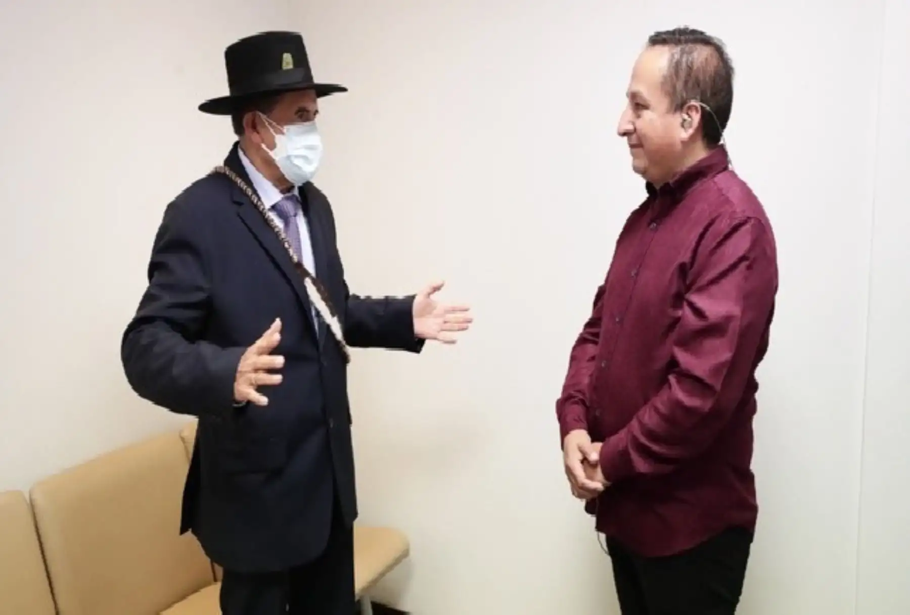 Ministro de Cultura se reunió con el artista Diosdado Gaitán Castro.