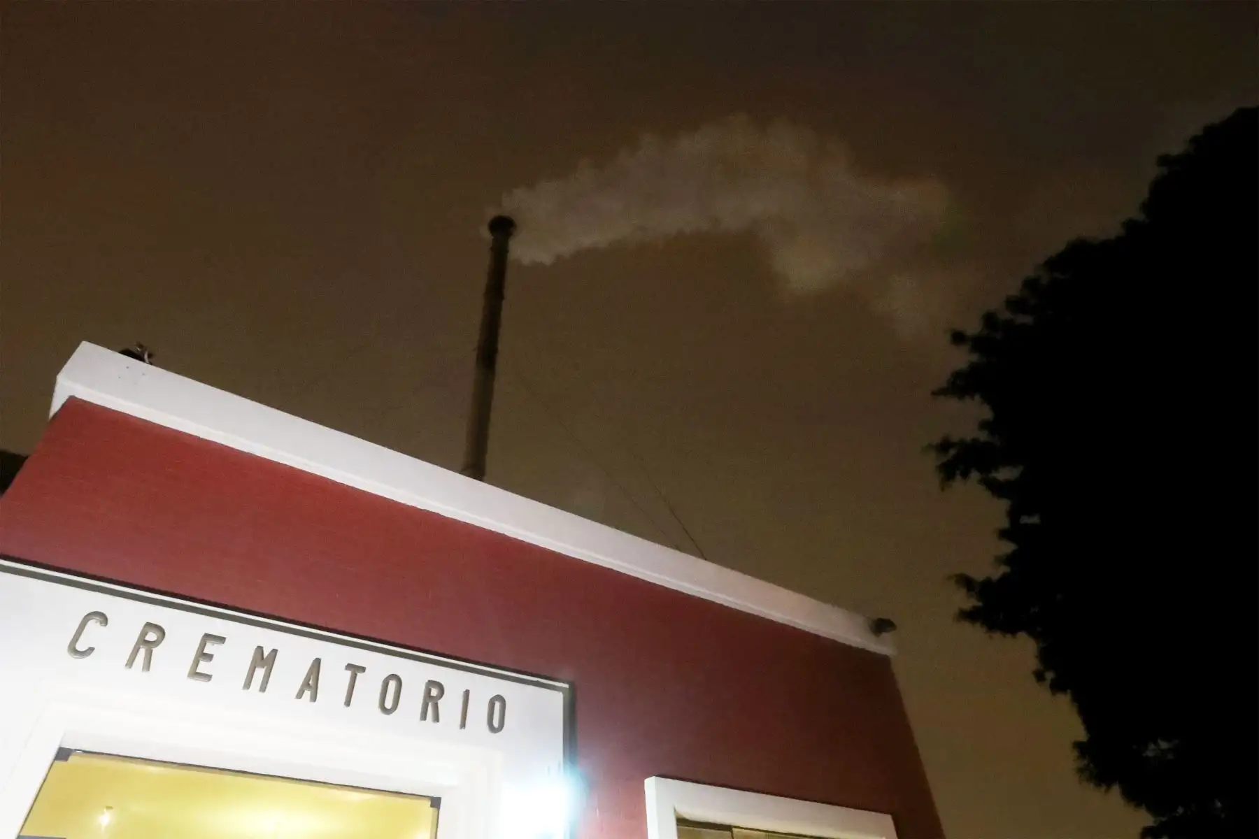 El Ministerio del Interior, Juan Carrasco informó que los restos del cabecilla terrorista, Abimael Guzmán, fueron cremados esta madrugada en la sede del Hospital Centro Médico Naval del Callao.
Foto: Mininter