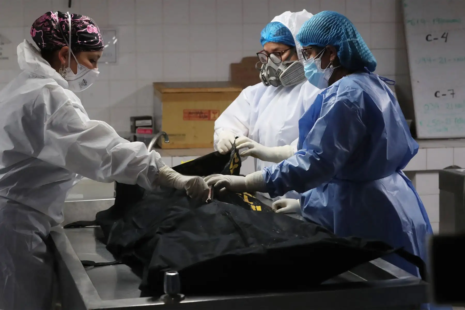 El Ministerio del Interior, Juan Carrasco informó que los restos del cabecilla terrorista, Abimael Guzmán, fueron cremados esta madrugada en la sede del Hospital Centro Médico Naval del Callao.
Foto: Mininter