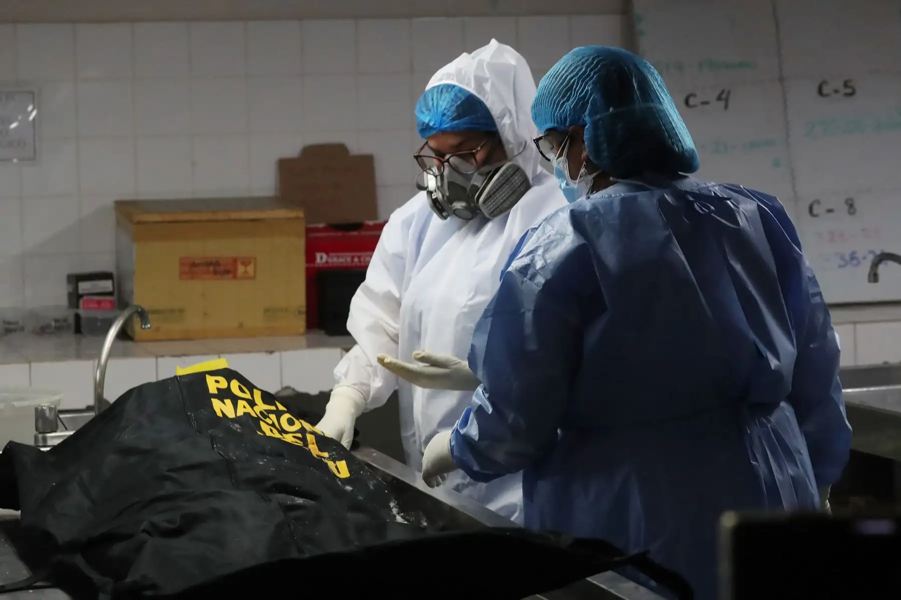 El Ministerio del Interior, Juan Carrasco informó que los restos del cabecilla terrorista, Abimael Guzmán, fueron cremados esta madrugada en la sede del Hospital Centro Médico Naval del Callao.
Foto: Mininter
