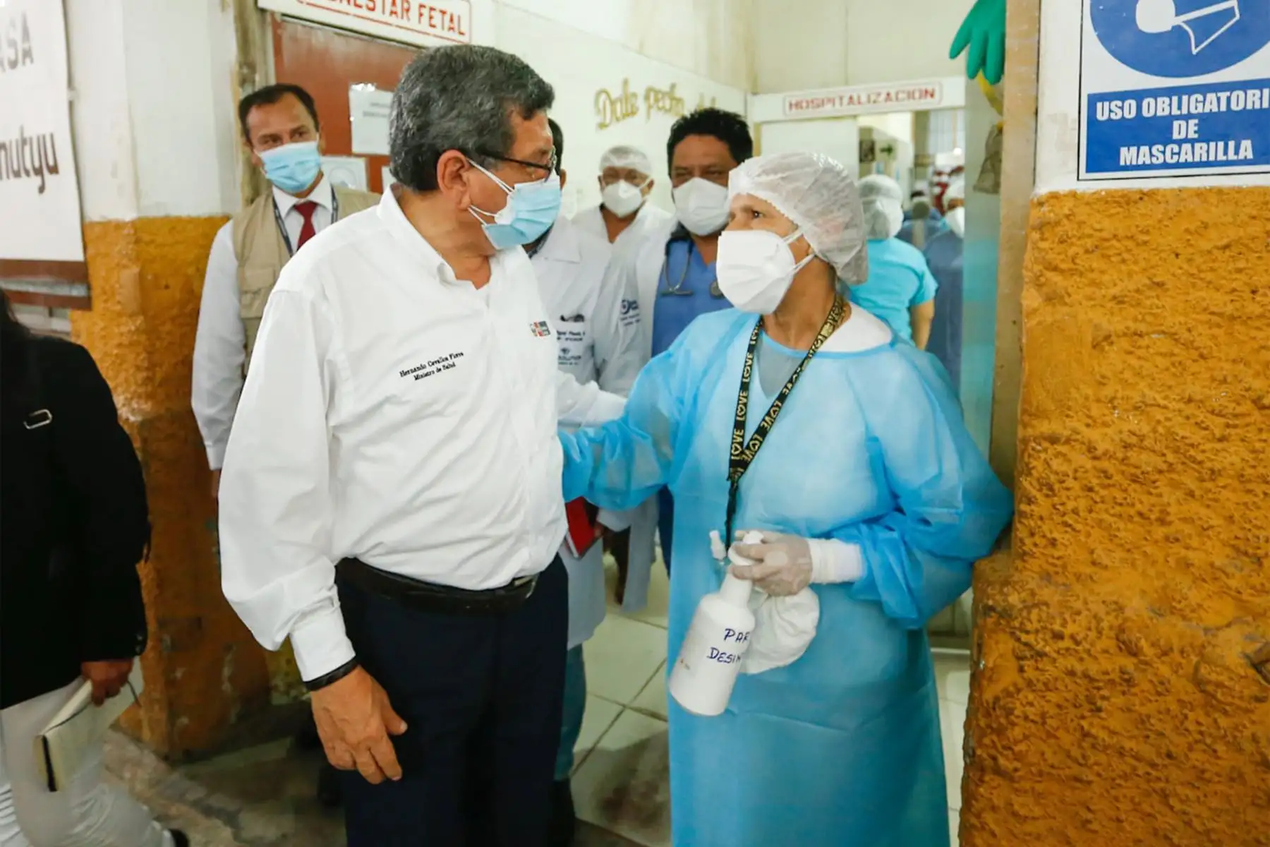 El ministro de Salud,  Hernando Cevallos supervisa las instalaciones del hospital de Iquitos verificando la infraestructura y protocolos ante la covid -19. 
Foto : Minsa