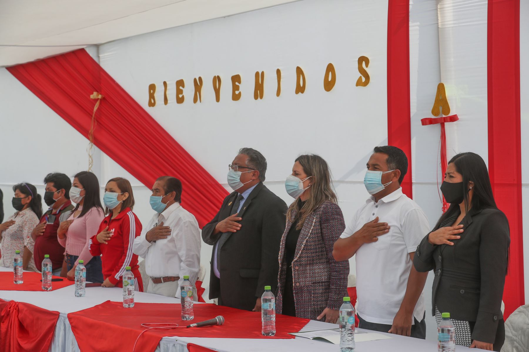 La presidenta del Congreso, Maricarmen Alva, se reunió con dirigentes de Ollas Comunes en Alto Trujillo. Foto: Congreso