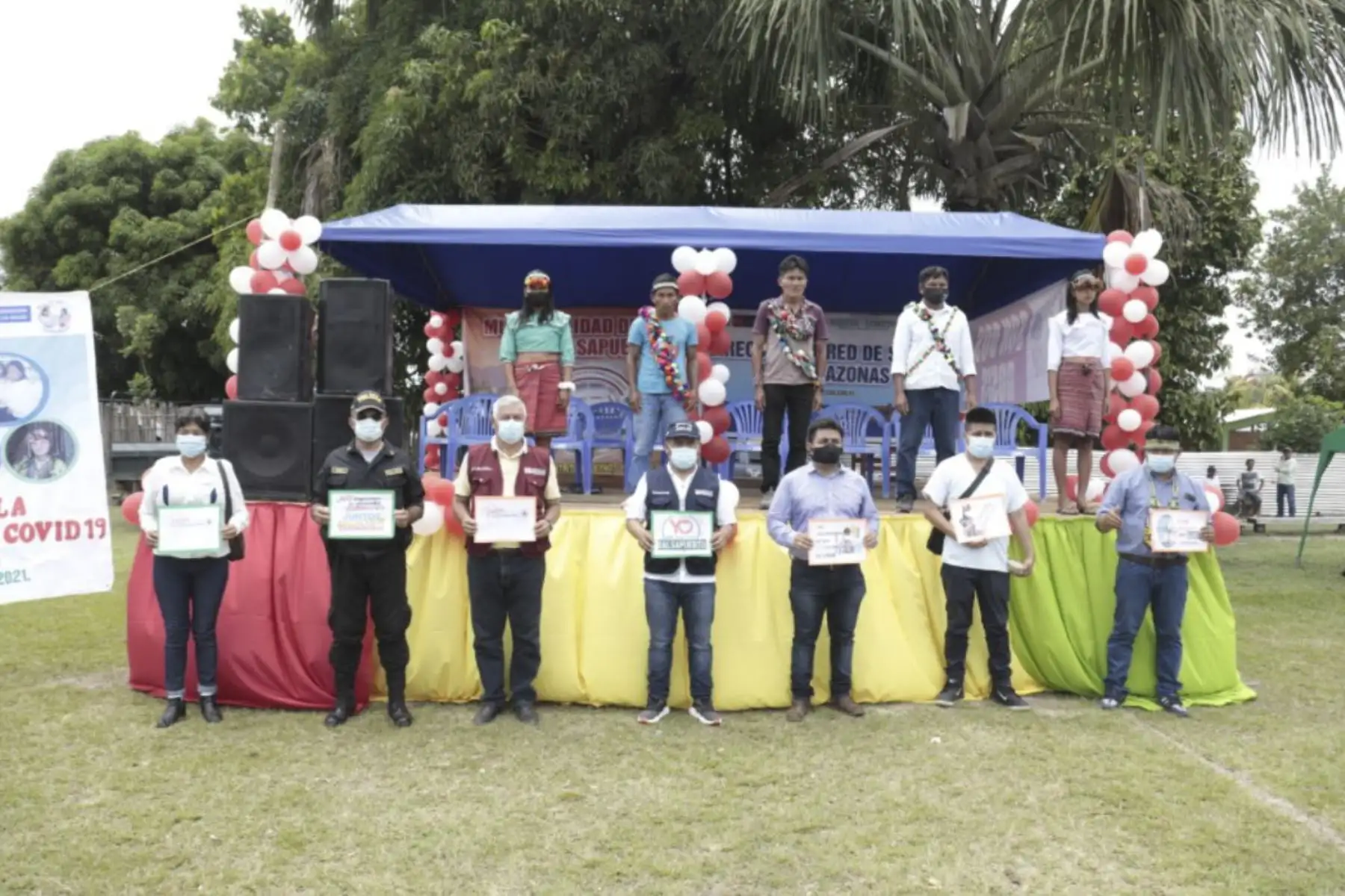 Las brigadas fueron recibidas previamente en el campo deportivo del distrito de Balsapuerto, a más de tres horas de la ciudad de Yurimaguas. Foto: ANDINA/Minsa