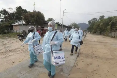 El proceso de vacunación no se detiene en el Perú, porque el objetivo es vacunar a 28 millones 24,250 peruanos y peruanas. Foto: ANDINA/Minsa.