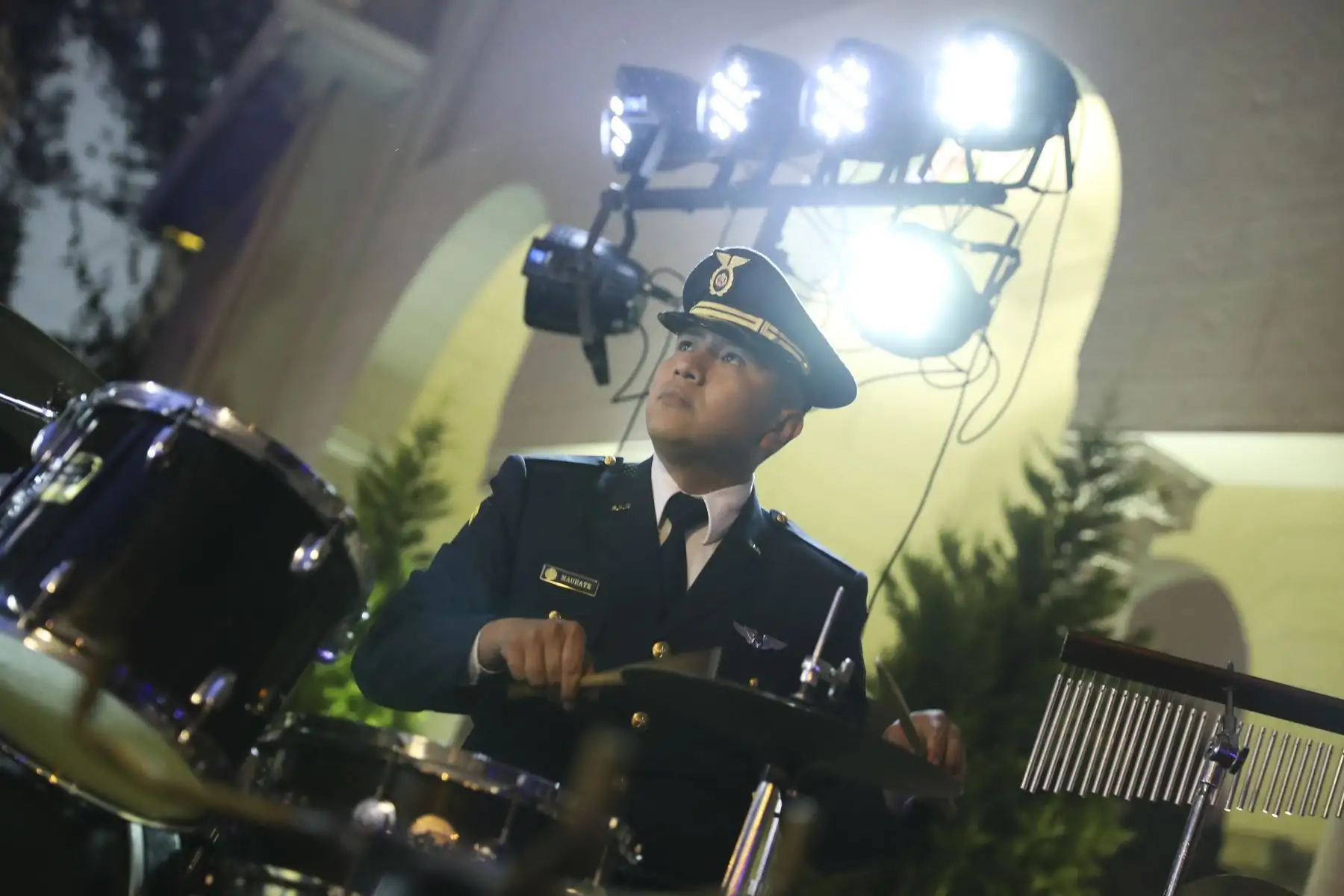 La Banda Conjunta de las Fuerzas Armadas ofreció esta noche una retreta musical en el Circuito Mágico del Agua en el marco de las celebraciones por su día. Decenas de personas disfrutaron de una velada de entretenimiento, música y danzas. Foto: ANDINA/Carla Patiño