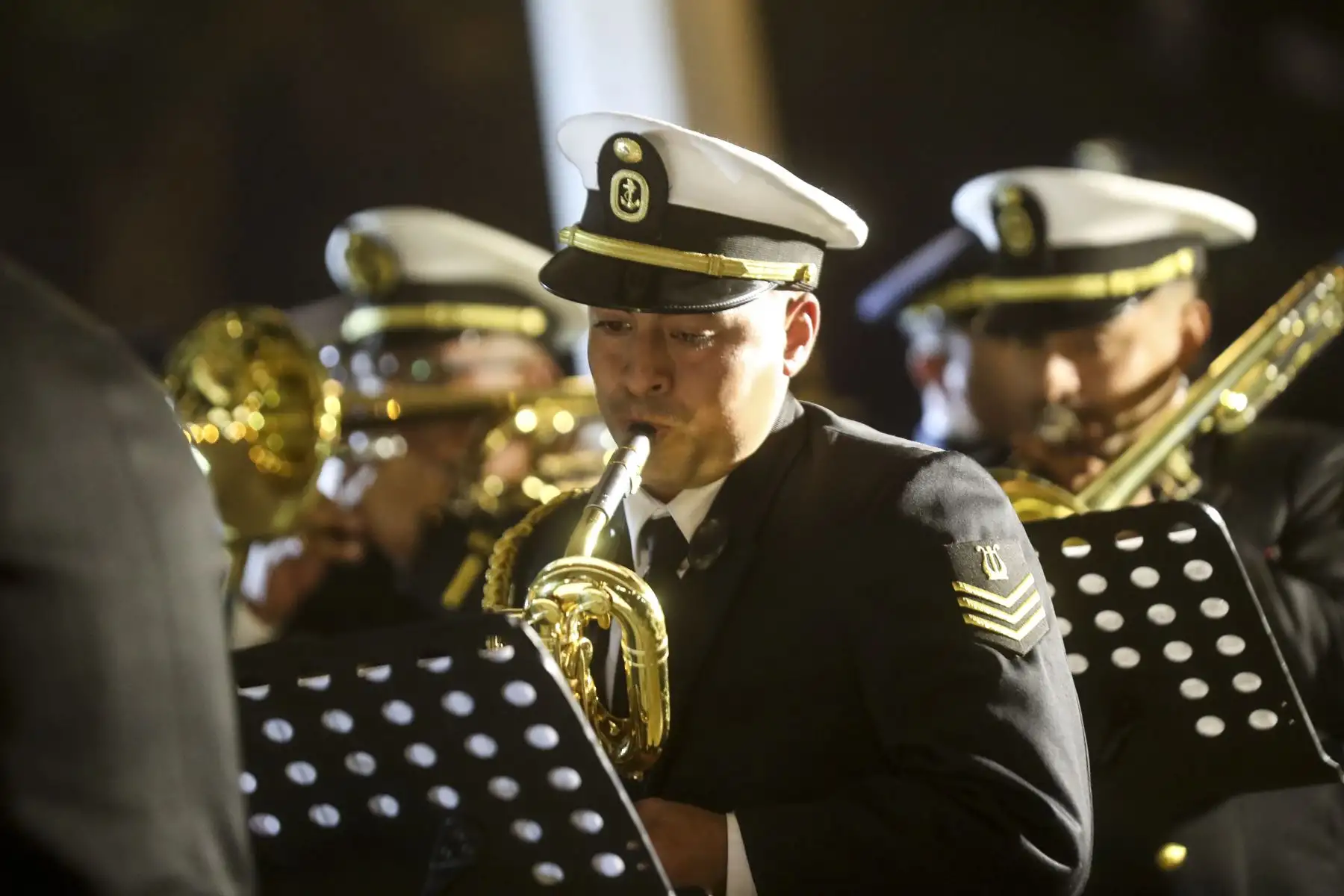 La Banda Conjunta de las Fuerzas Armadas ofreció esta noche una retreta musical en el Circuito Mágico del Agua en el marco de las celebraciones por su día. Decenas de personas disfrutaron de una velada de entretenimiento, música y danzas. Foto: ANDINA/Carla Patiño