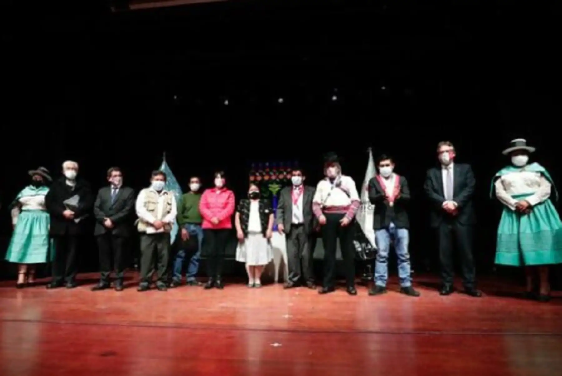 En un acto especial encabezado por el ministro Ciro Gálvez Herrera, el Ministerio de Cultura entregó el reconocimiento como Personalidad Meritoria de la Cultura a los destacados exponentes ayacuchanos Félix Atilio Rivera Alarcón, Cirilo Gálvez Ramos y a integrantes de la Familia Tineo.
