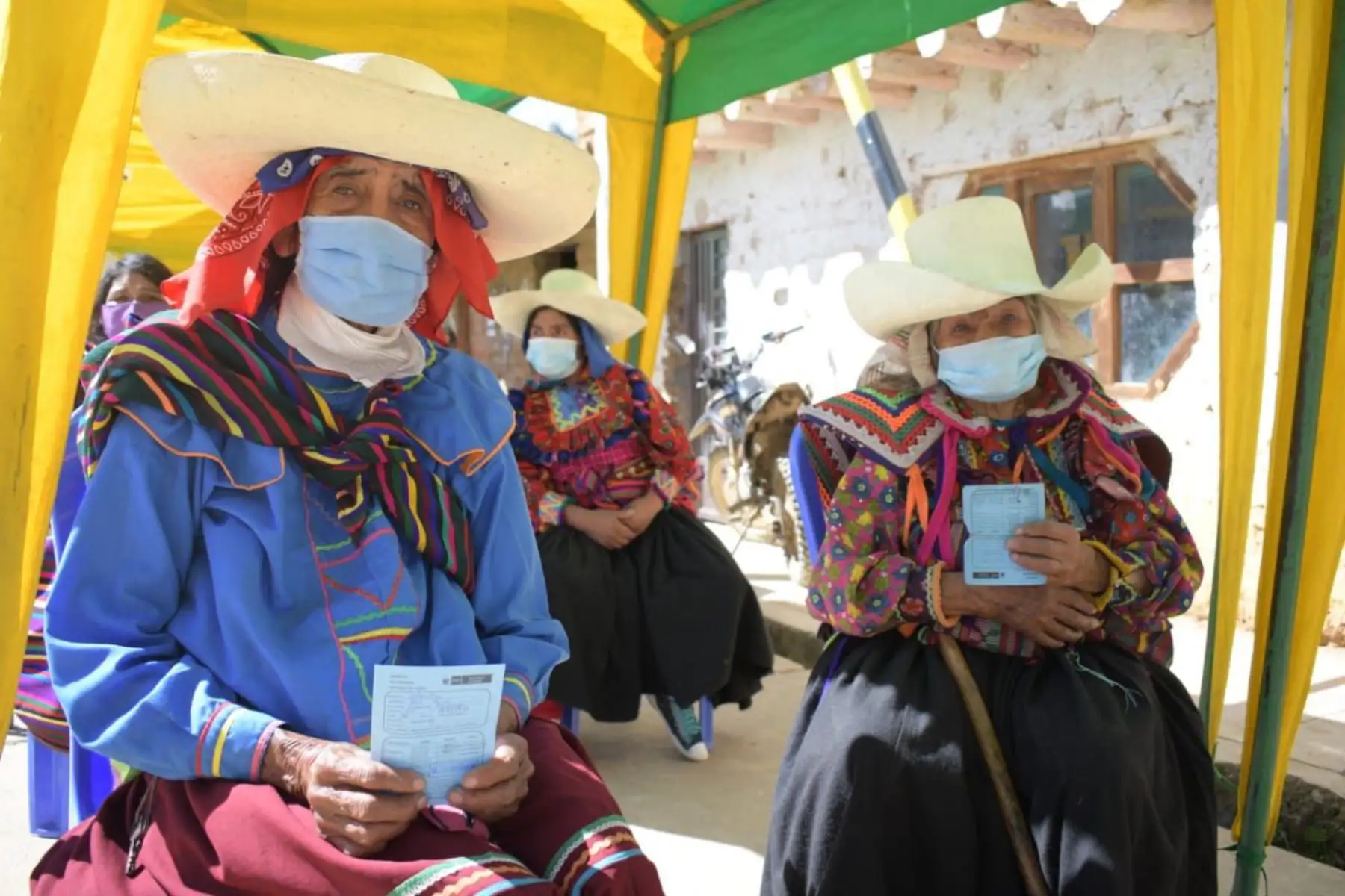 En Lambayeque, los pobladores de 18 años a más del distrito de Incahuasi, acuden a los centros de vacunación ubicados en Uyurpampa e Incahuasi para recibir la vacuna contra la Covid-19. Foto: ANDINA/MINSA