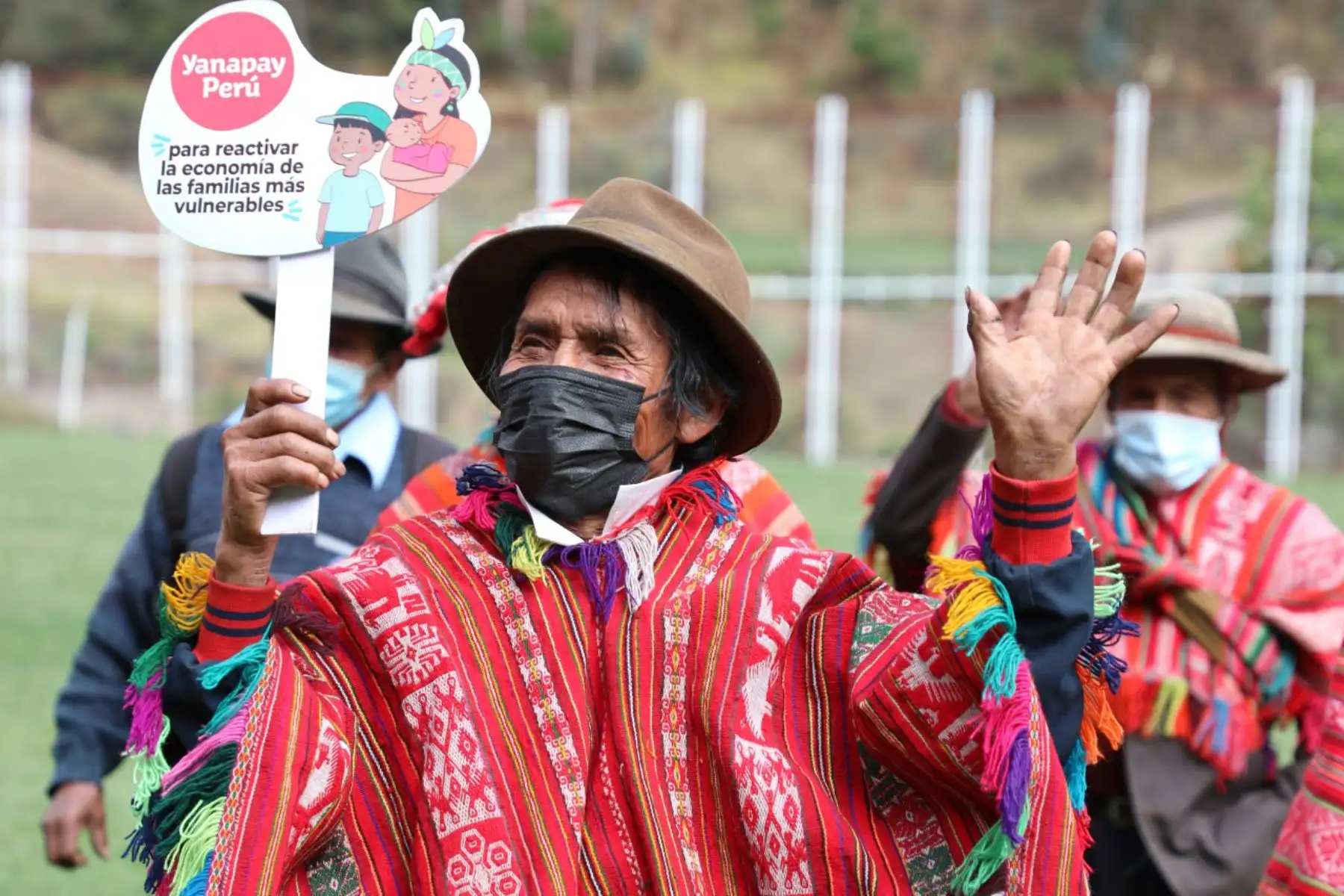 Cerca de 400 adultos mayores usuarios del Programa Pensión 65 del Ministerio de Desarrollo e Inclusión Social, que viven en diez caseríos aledaños al distrito de Lares, en el Cusco, recibieron su subsidio económico de julio - agosto, así como el apoyo económico Yanapay Perú. Foto: ANDINA/ MIDIS