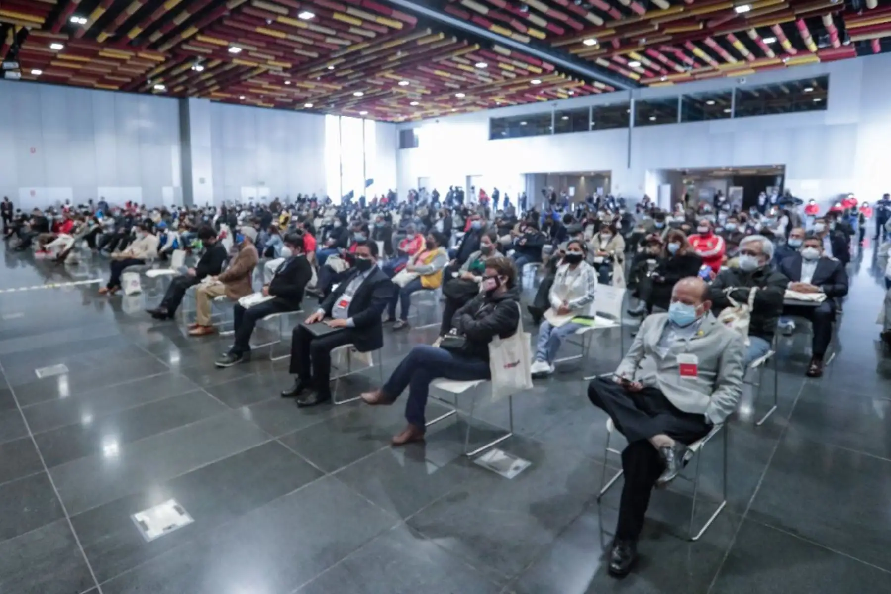 El presidente Pedro Castillo, acompañado por el titular del ministerio de Trabajo Iber Maraví, participa en la clausura del Primer Encuentro del Gobierno del Pueblo con las Organizaciones Sindicales. Foto: ANDINA/ Prensa Presidencia