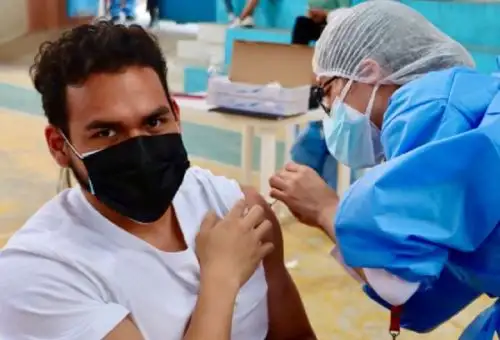 Gracias a la asistencia masiva de la población a las "Supervacunatones" y "Vacunatones" realizadas en las últimas semanas en la región Cajamarca, la brecha existente entre la primera y segunda dosis de la vacuna contra la covid-19 se sigue acortando a nivel regional. Foto: Minsa