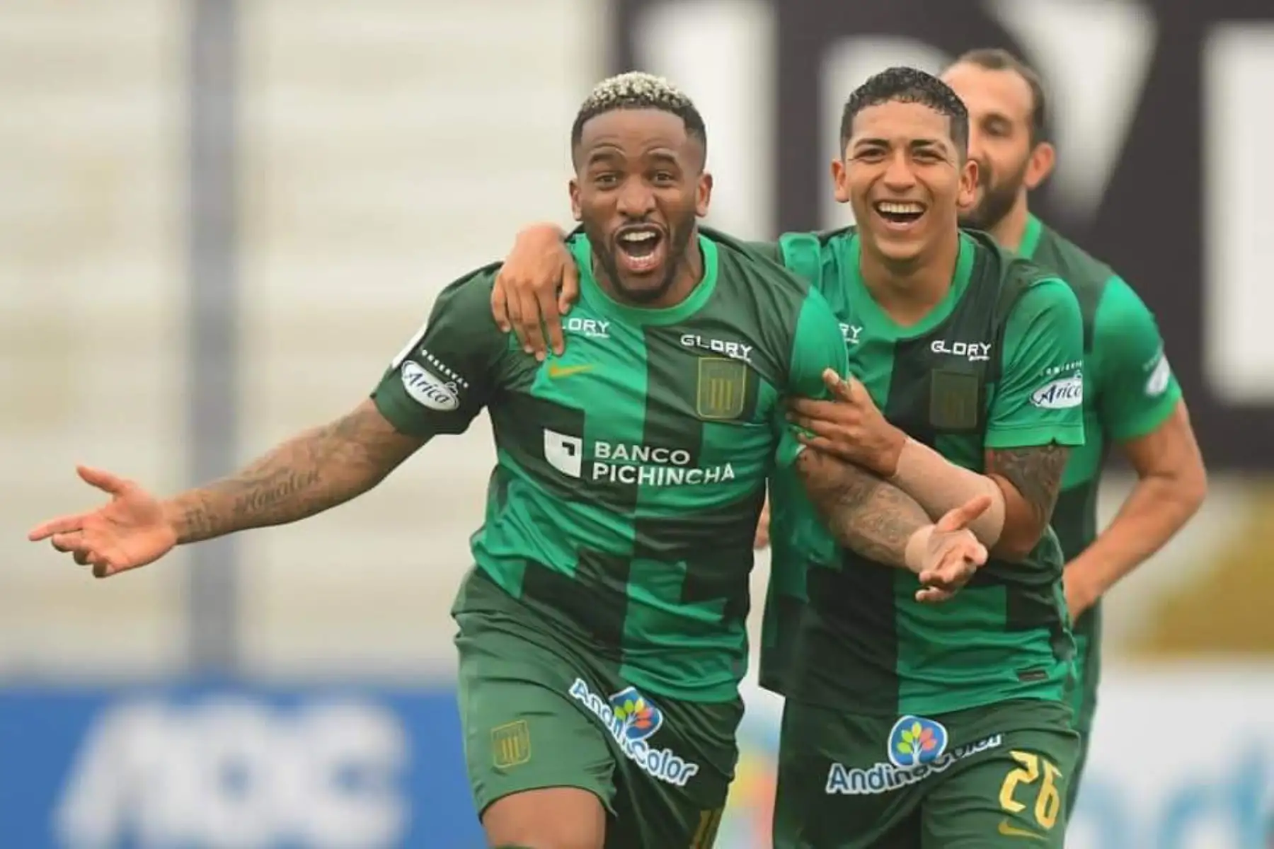 Jefferson Farfán logró el segundo tanto para Alianza Lima a los 16 minutos con un remate de cabeza, tras un tiro de esquina. Foto:@LigaFutProf