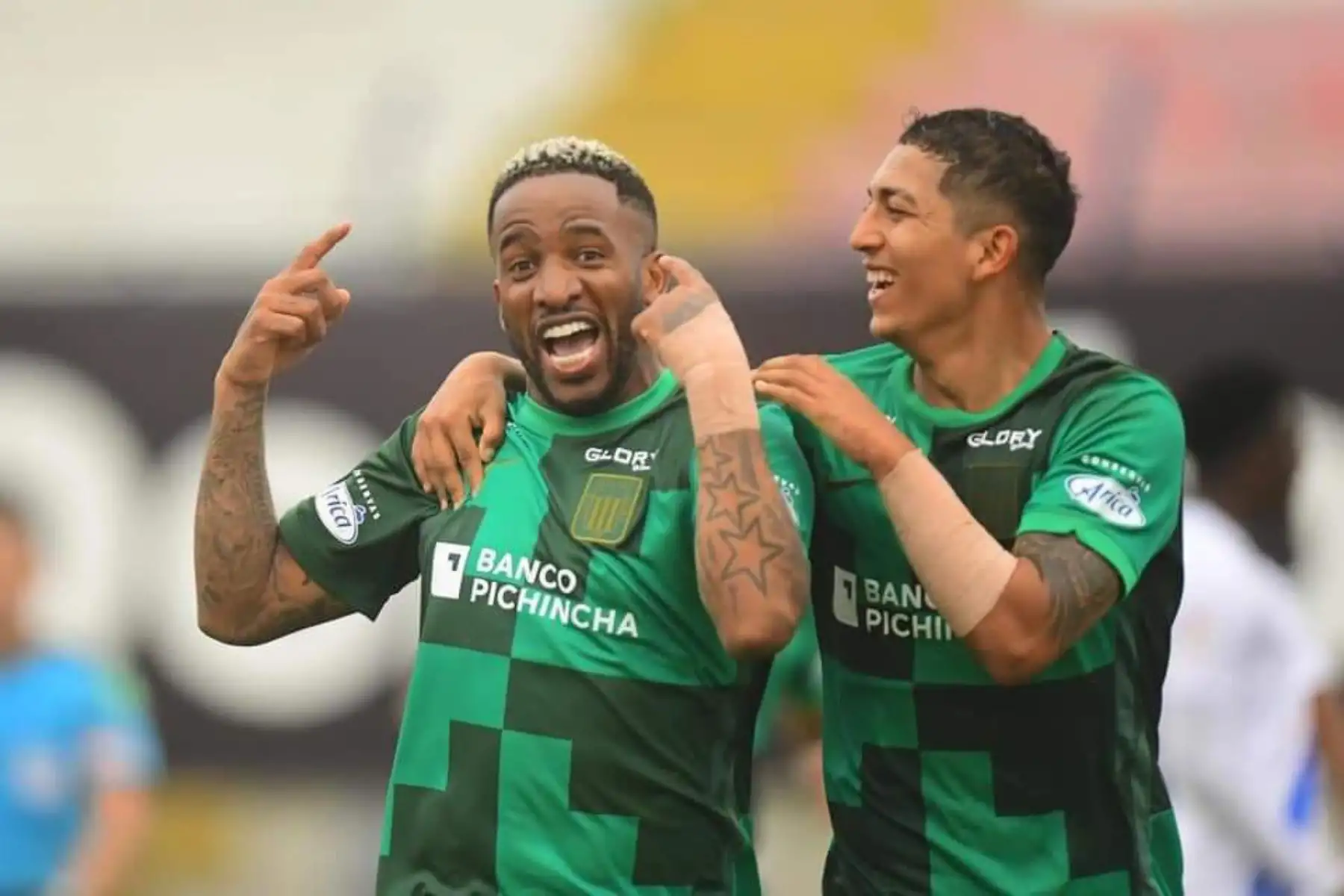 Jefferson Farfán logró el segundo tanto para Alianza Lima a los 16 minutos con un remate de cabeza, tras un tiro de esquina. Foto:@LigaFutProf
