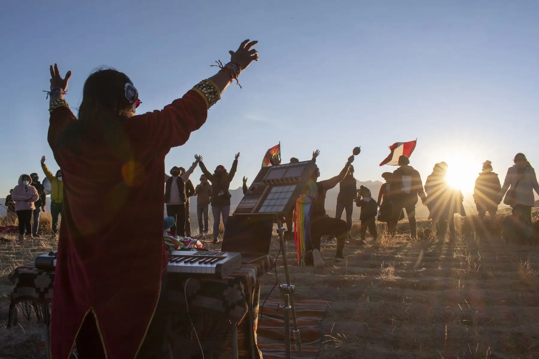 Los conciertos silenciosos de Tayta Bird ofrecen una experiencia de conexión entre los músicos, su público y el entorno natural en las alturas de Cusco, Perú. Foto: Sharon Castellanos, con el apoyo del Fondo de emergencia COVID-19 de The National Geographic Society