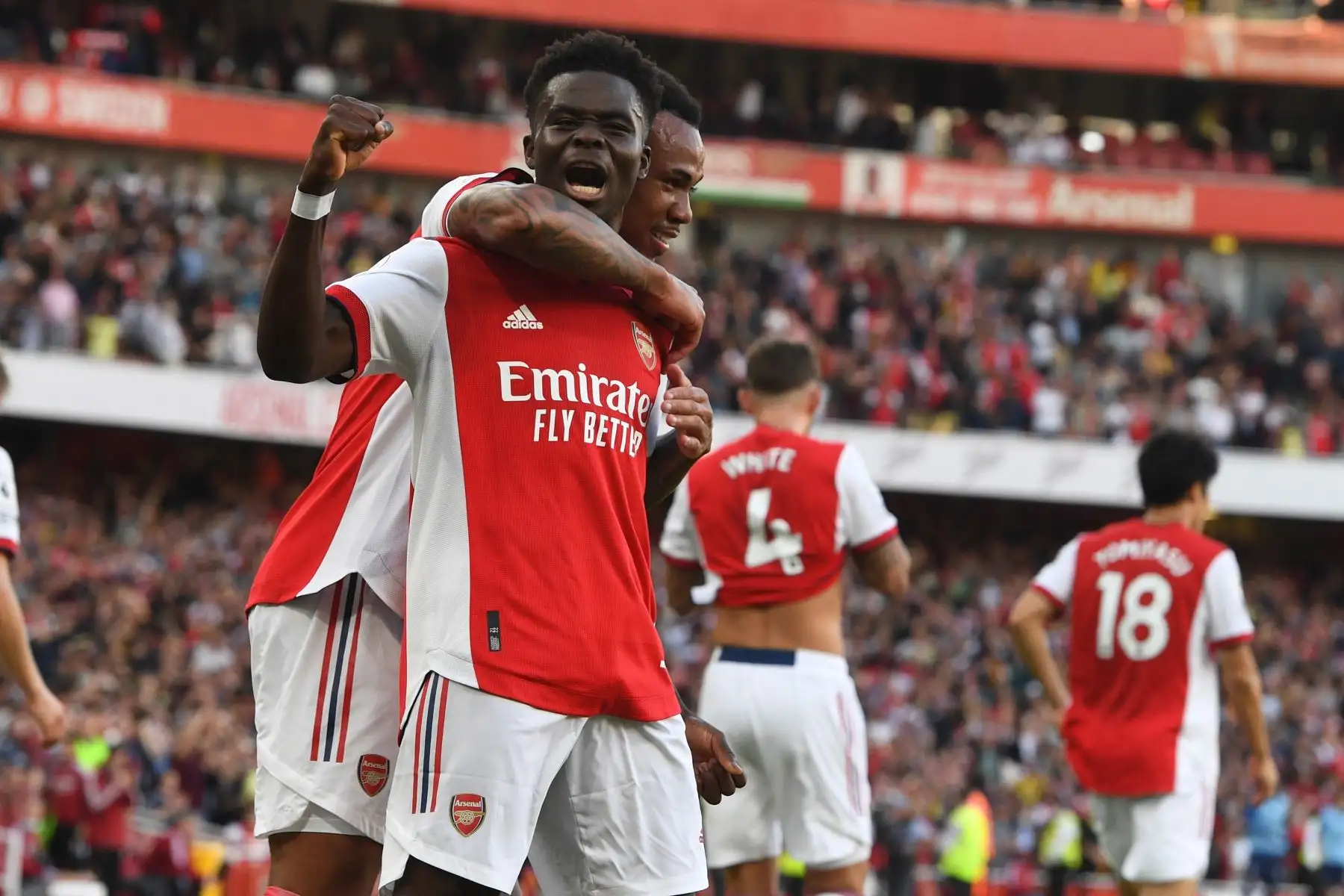 Bukayo Saka del Arsenal celebra tras anotar el 3-0 durante el partido de la Premier League. Foto: EFE