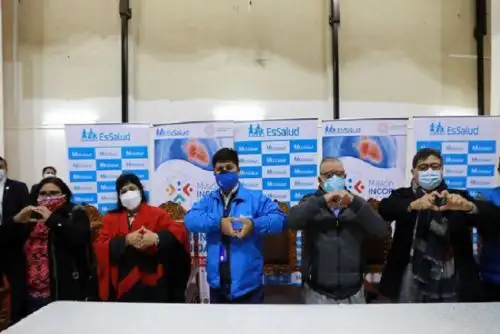 Un equipo de especialistas del Incor llegará a Cusco para iniciar su labor con dos intervenciones de alta complejidad a pacientes que padecen enfermedades cardiacas, anunció el presidente ejecutivo de EsSalud, Mario Carhuapoma, quien cumple una visita de trabajo en esa región del sur del país, en compañía de la primera dama de la Nación, Lilia Paredes. Foto: ANDINA/Difusión.