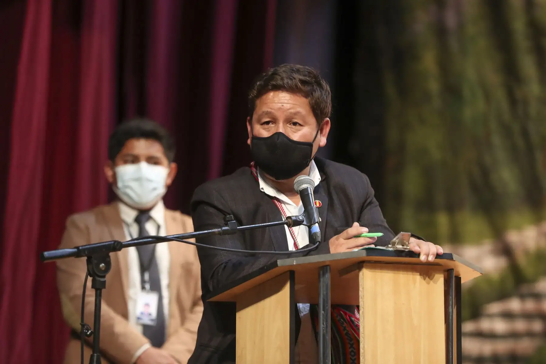 El presidente del Consejo de Ministros, Guido Bellido, participa en encuentro con organizaciones sindicales y sociales, en la región Arequipa. Foto: PCM