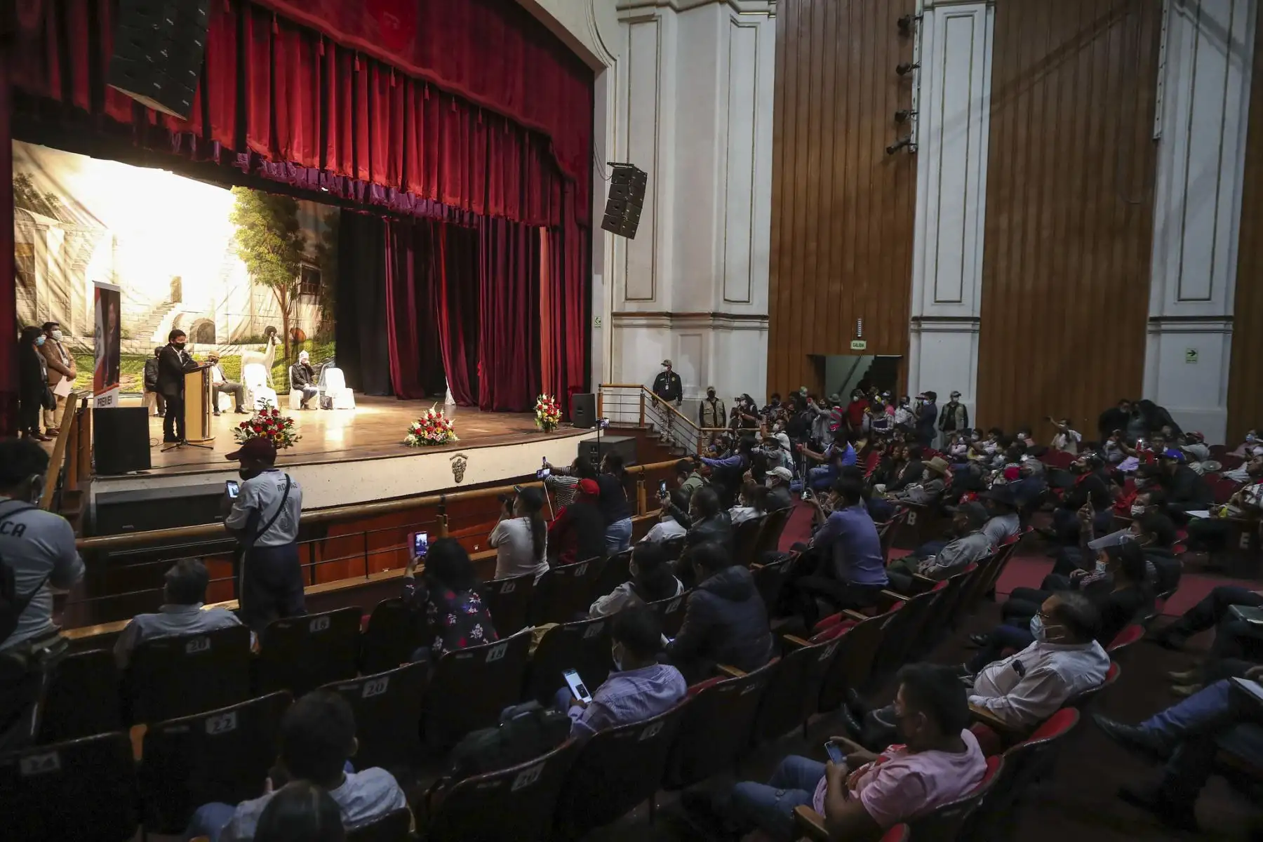 El presidente del Consejo de Ministros, Guido Bellido, participa en encuentro con organizaciones sindicales y sociales, en la región Arequipa. Foto: PCM