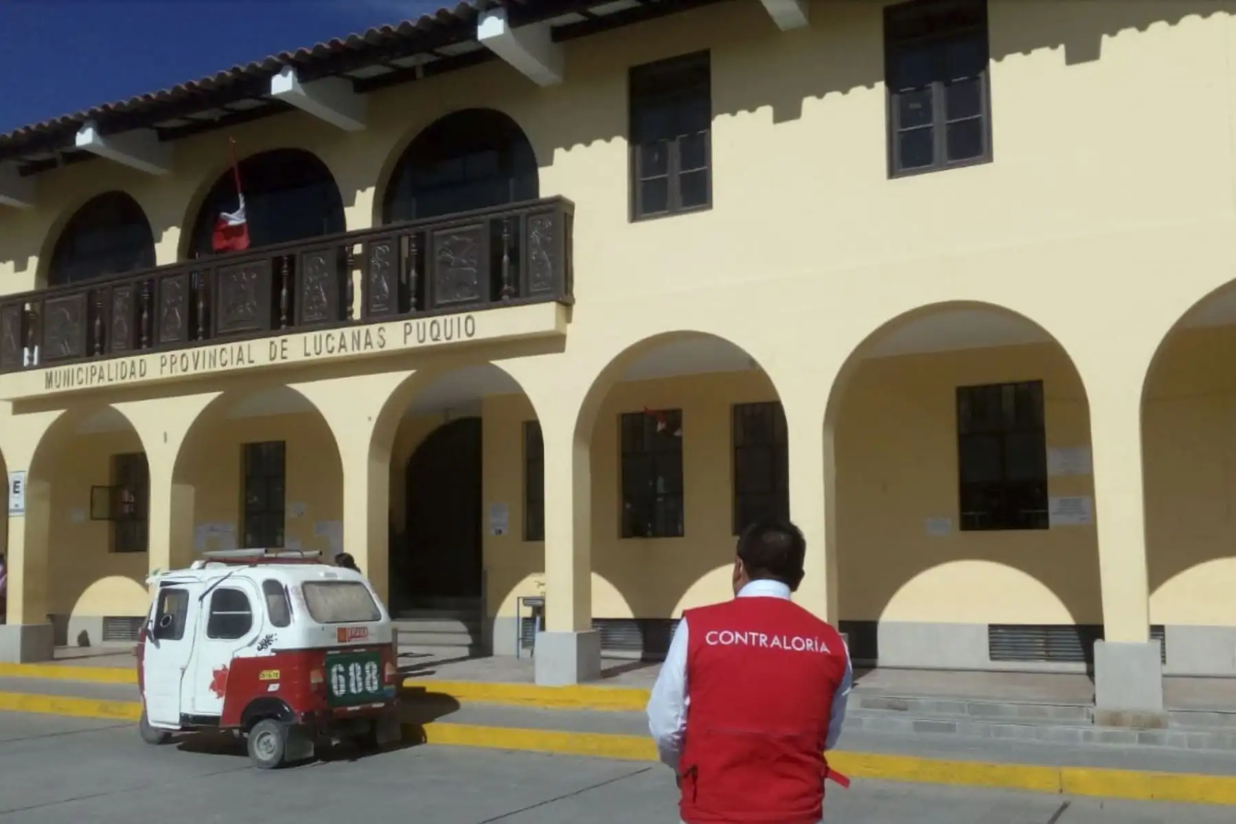A los regidores solo les correspondía recibir el pago de las dietas por cada asistencia real a las sesiones del concejo municipal;los funcionarios, trabajadores nombrados y con contrato administrativo de servicios solo debían percibir su remuneración mensual y aguinaldo por Navidad, mientras a los trabajadores por terceros debía pagárseles solo la retribución pactada por los servicios prestados.  ANDINA/Difusión
