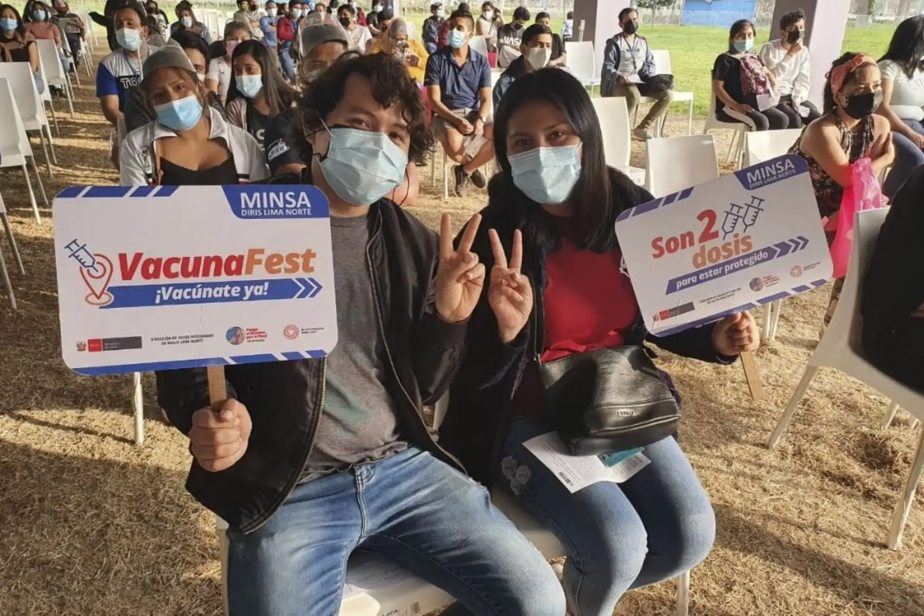 Ministro de Salud, Hernando Cevallos participó de la campaña de vacunación contra la Covid19 en el AAHH Caja de Agua en San Juan de Lurigancho. Hasta el momento 10 millones de peruanos se encuentran vacunados debidamente. A partir de mañana se vacunará a las personas de 21 años o más de Lima Metropolitana y Callao. Foto: ANDINA/Minsa