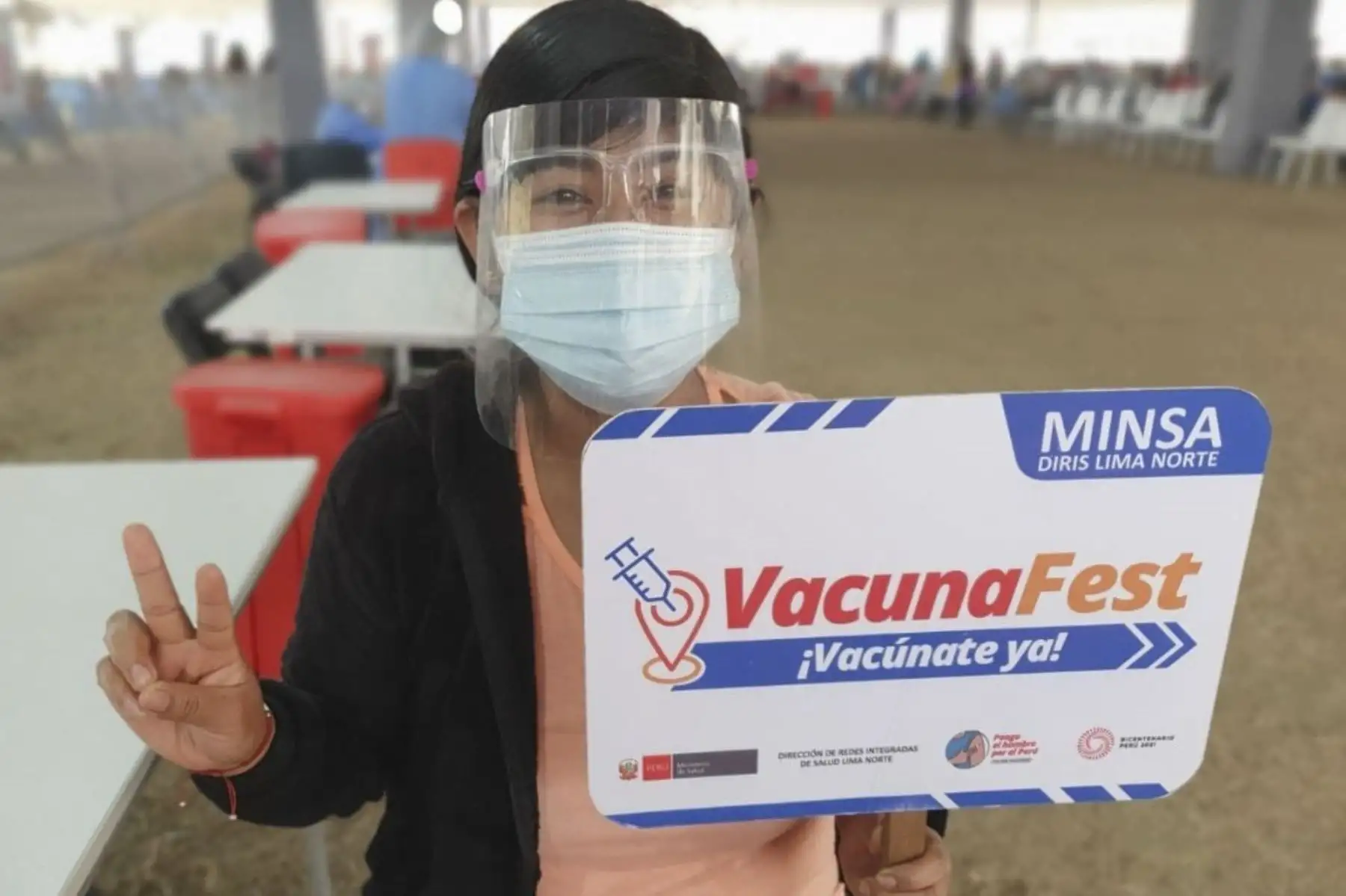 Ministro de Salud, Hernando Cevallos participó de la campaña de vacunación contra la Covid19 en el AAHH Caja de Agua en San Juan de Lurigancho. Hasta el momento 10 millones de peruanos se encuentran vacunados debidamente. A partir de mañana se vacunará a las personas de 21 años o más de Lima Metropolitana y Callao. Foto: ANDINA/Minsa