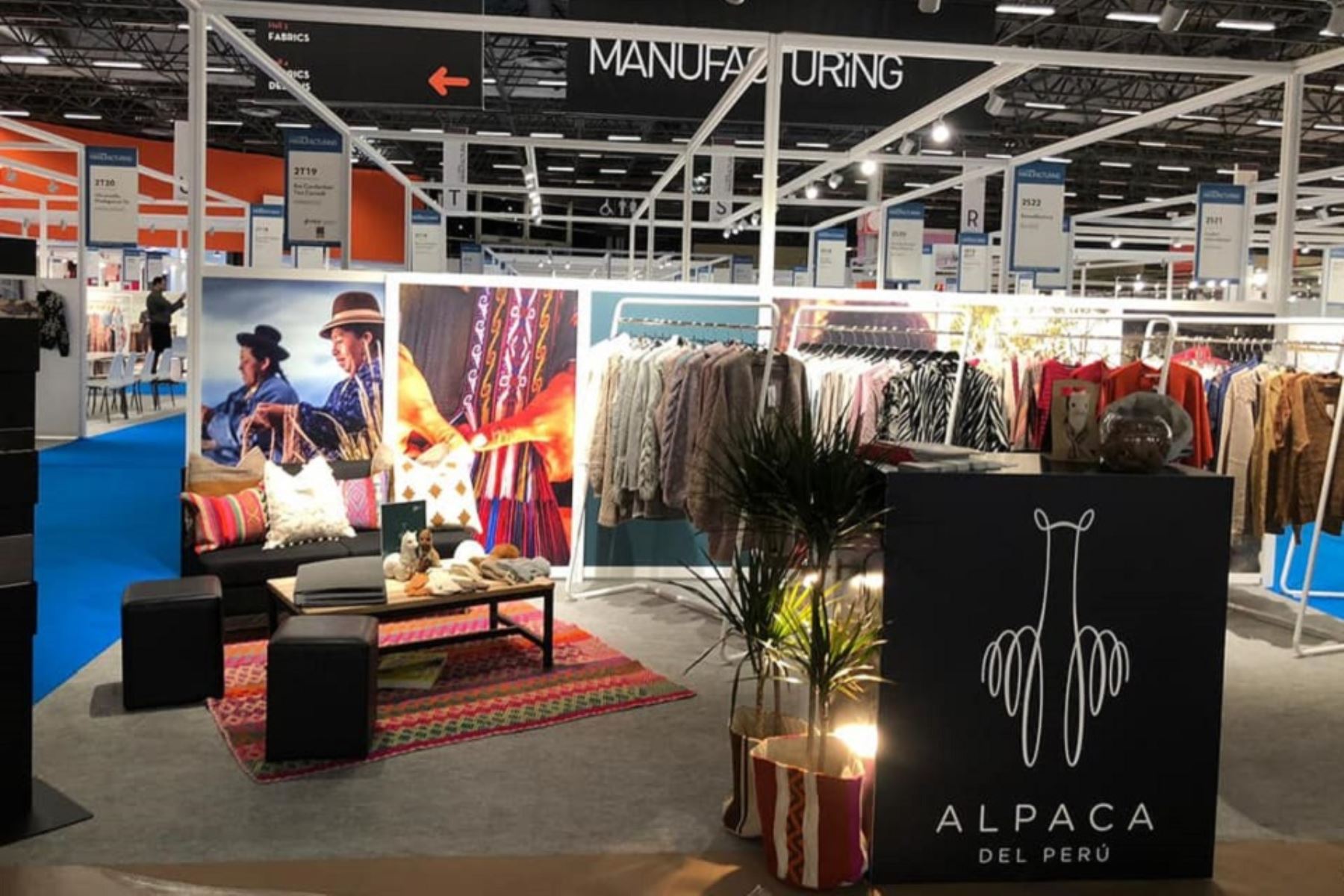 La feria textil Première Vision en París, Francia, exhibió la oferta textil de alpaca del Perú. Foto: Internet.