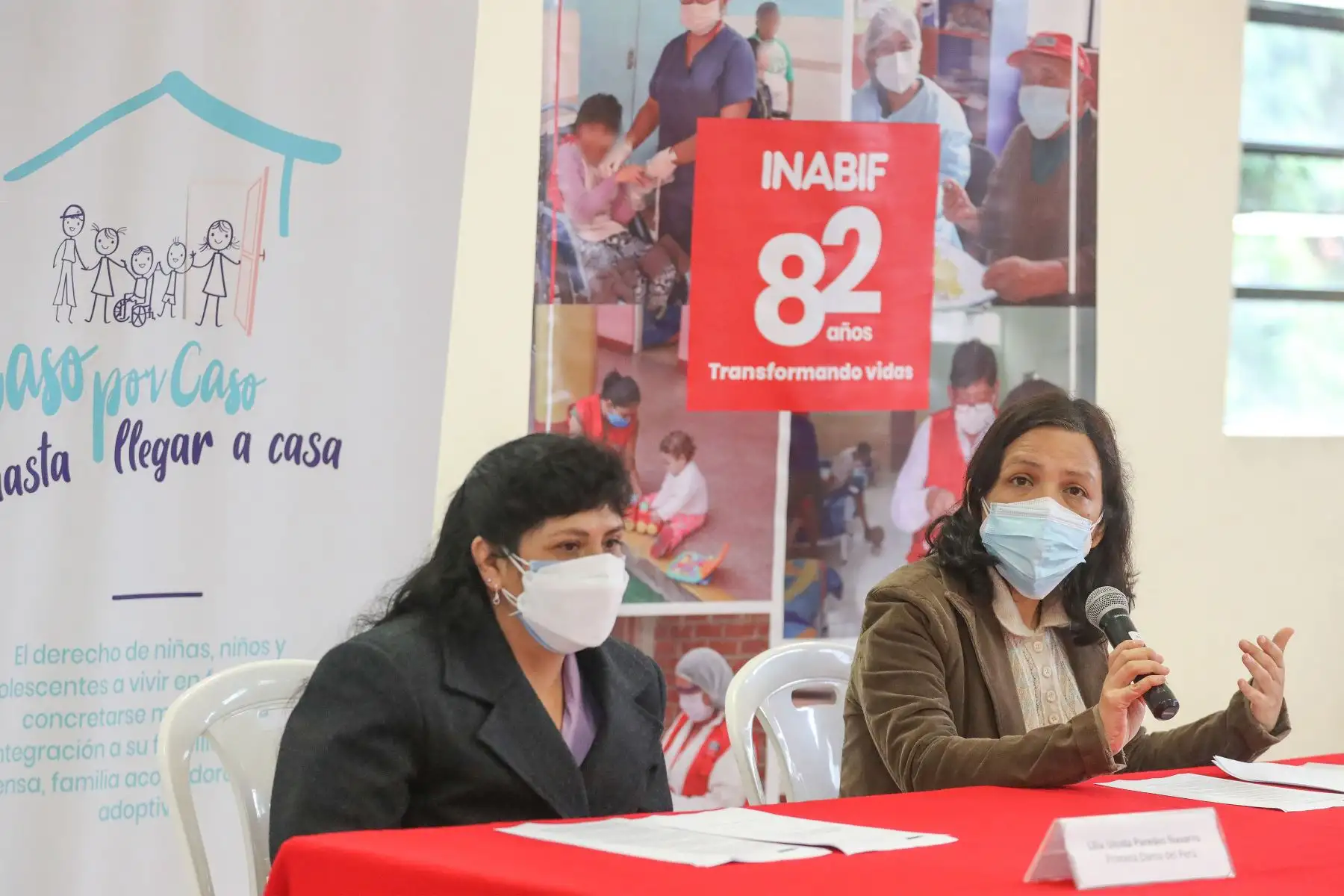 La Primera Dama Lilia Paredes junto a la ministra de la Mujer y Poblaciones Vulnerables, Anahí Durand, participaron en el lanzamiento de la estrategia "Caso por Caso hasta llegar a Casa" en el Centro de Acogida Residencial (CAR) "Hogar Divino Jesús", en el distrito de San Miguel.
Foto: ANDINA/Andrés Valle