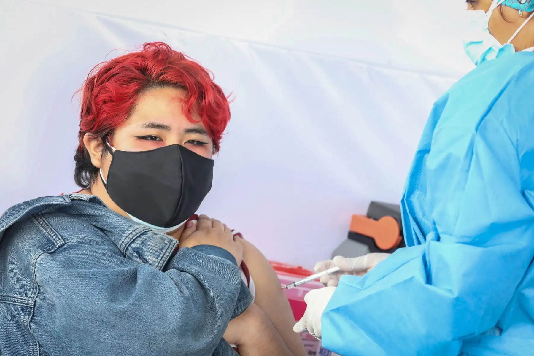 Hoy inicia la vacunación contra la covid 19 a personas de 21 y 22 años en Lima y Callao, en el  centro de vacunación del Parque de las Leyendas en el distrito de San Miguel.
Foto: ANDINA/Andrés Valle