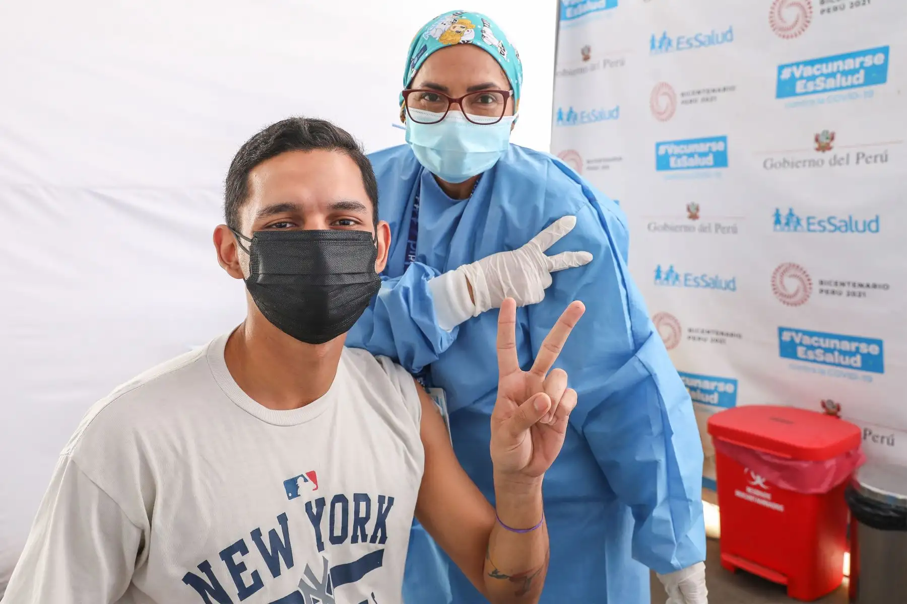 Hoy inicia la vacunación contra la covid 19 a personas de 21 y 22 años en Lima y Callao, en el  centro de vacunación del Parque de las Leyendas en el distrito de San Miguel.
Foto: ANDINA/Andrés Valle