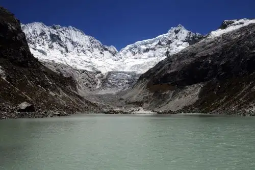 Parte de esa estrategia de reactivación del turismo 2022-2025, es la producción de un video promocional sobre la Cordillera Blanca y de las riquezas de sus 4 corredores turísticos, Conchucos, Huayhuash, Cordillera Blanca y Sub Región Pacífico.AFP