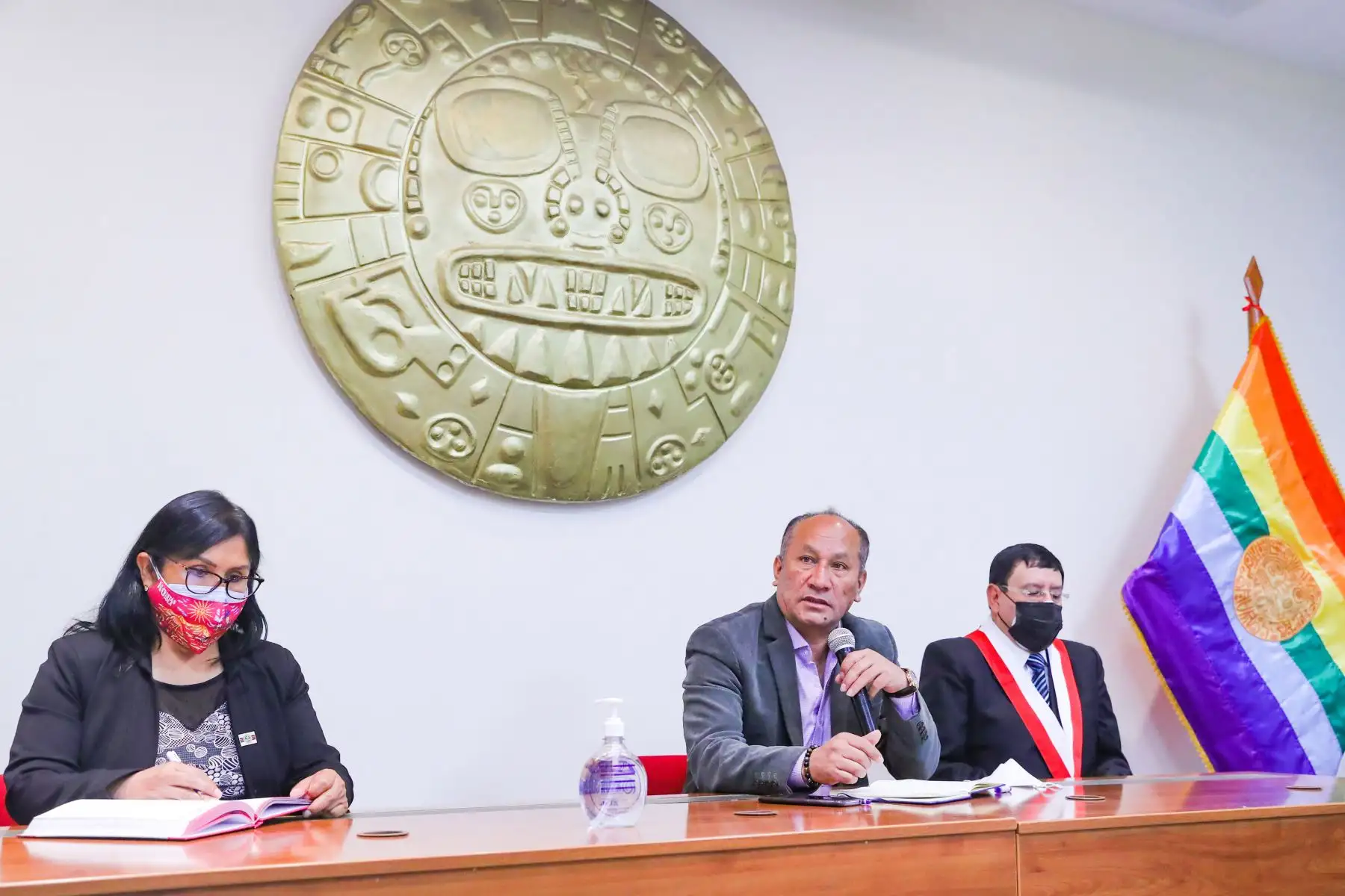 Juan Silva, Ministro de Transporte y Comunicaciones participó en la audiencia de la Comisión de Transportes y Comunicaciones del Congreso en el Cusco.
Foto:MTC