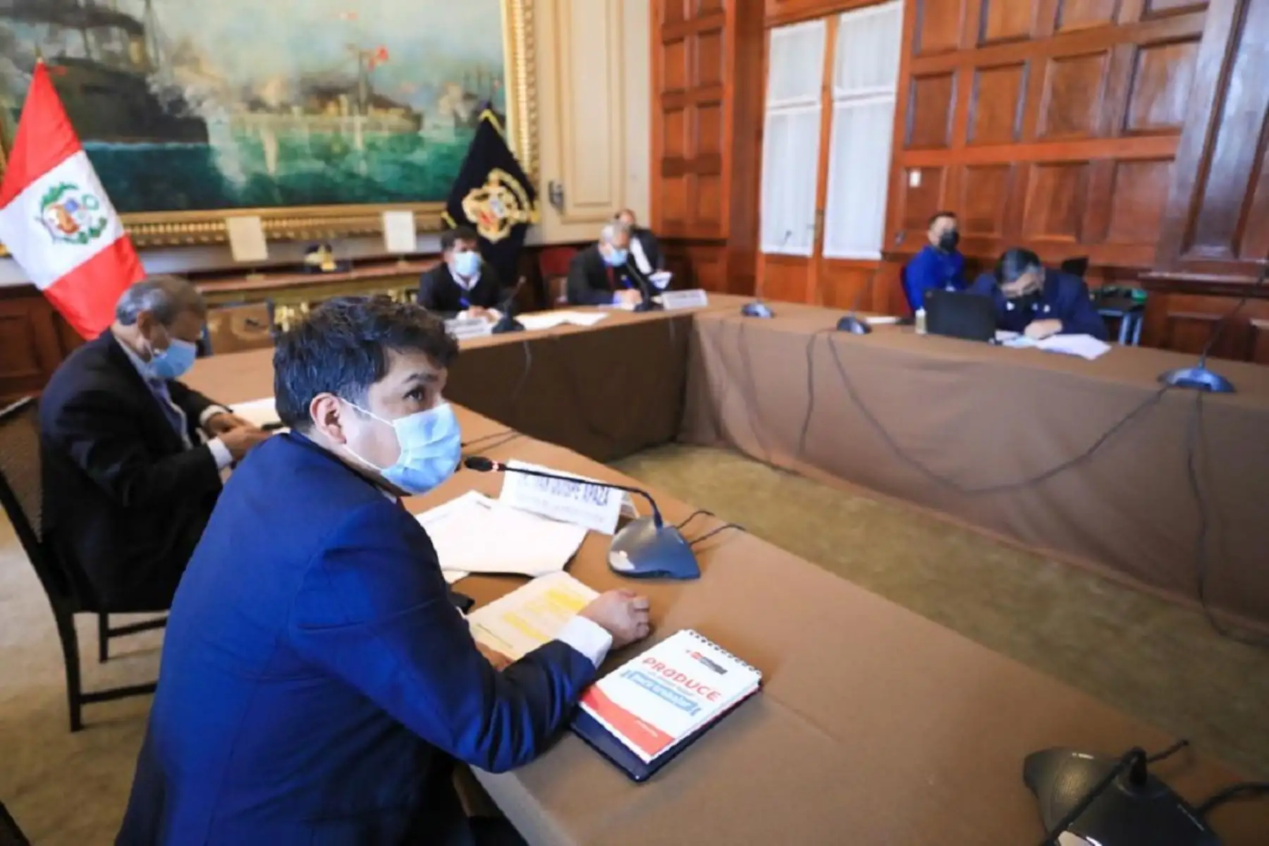 Ministro de la Producción, Yvan Quispe Apaza, sustenta ante el Congreso el presupuesto 2022 de su sector. Foto: Cortesía.